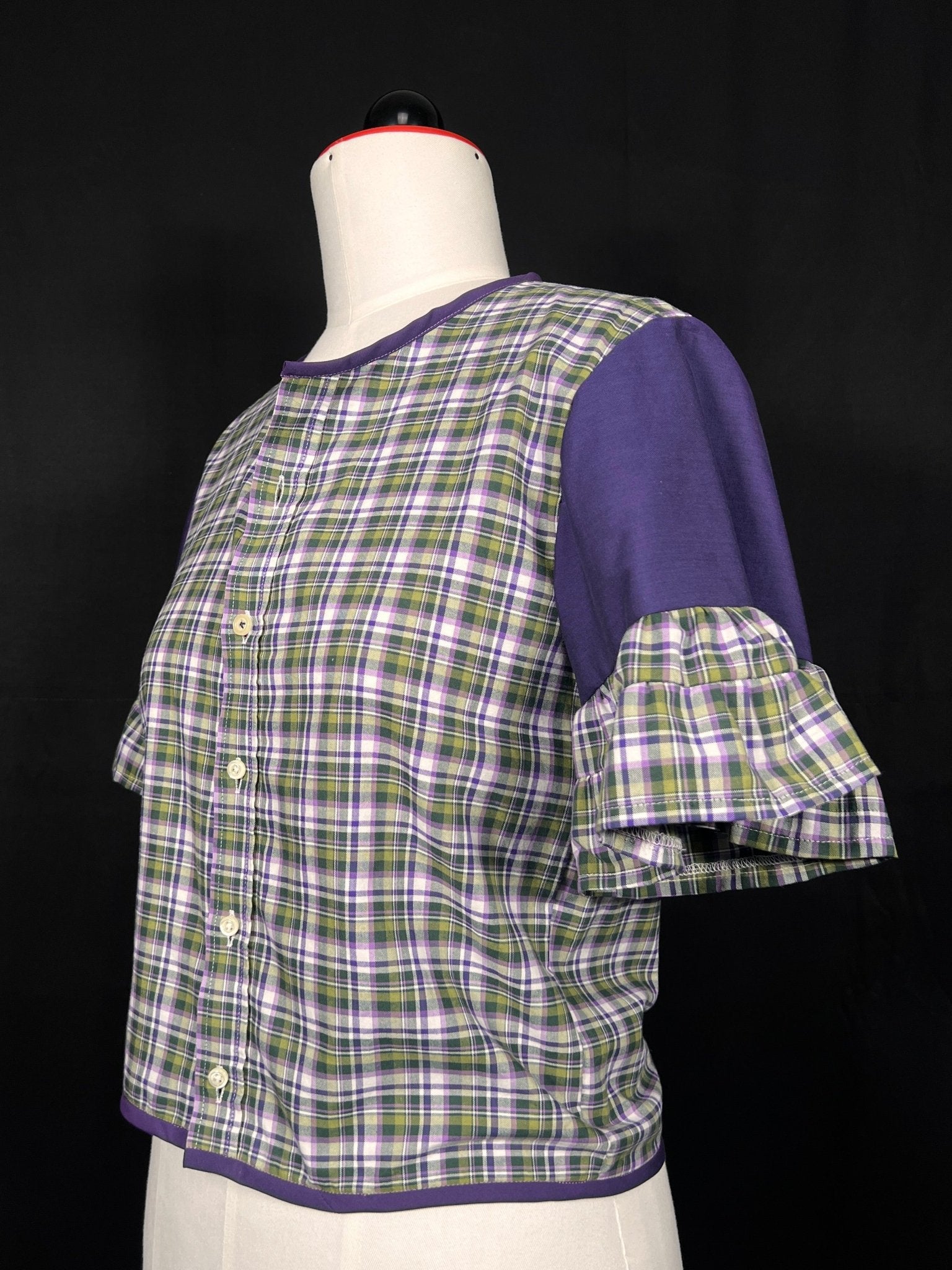 Einzigartiges Upcycling - Shirt mit Weiten Puffärmeln - nachhaltige Upcycling Mode von Beverly - Berlin