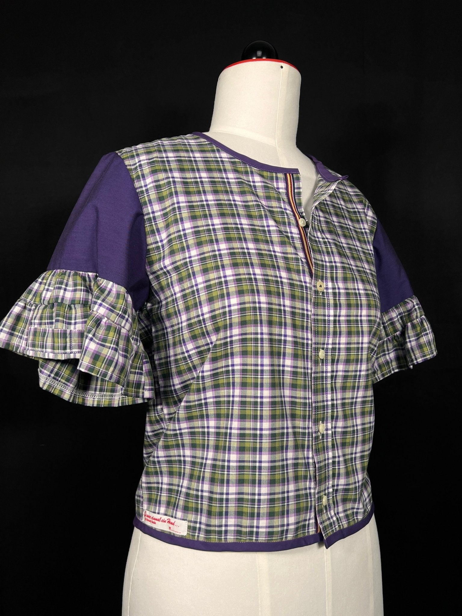 Einzigartiges Upcycling - Shirt mit Weiten Puffärmeln - nachhaltige Upcycling Mode von Beverly - Berlin