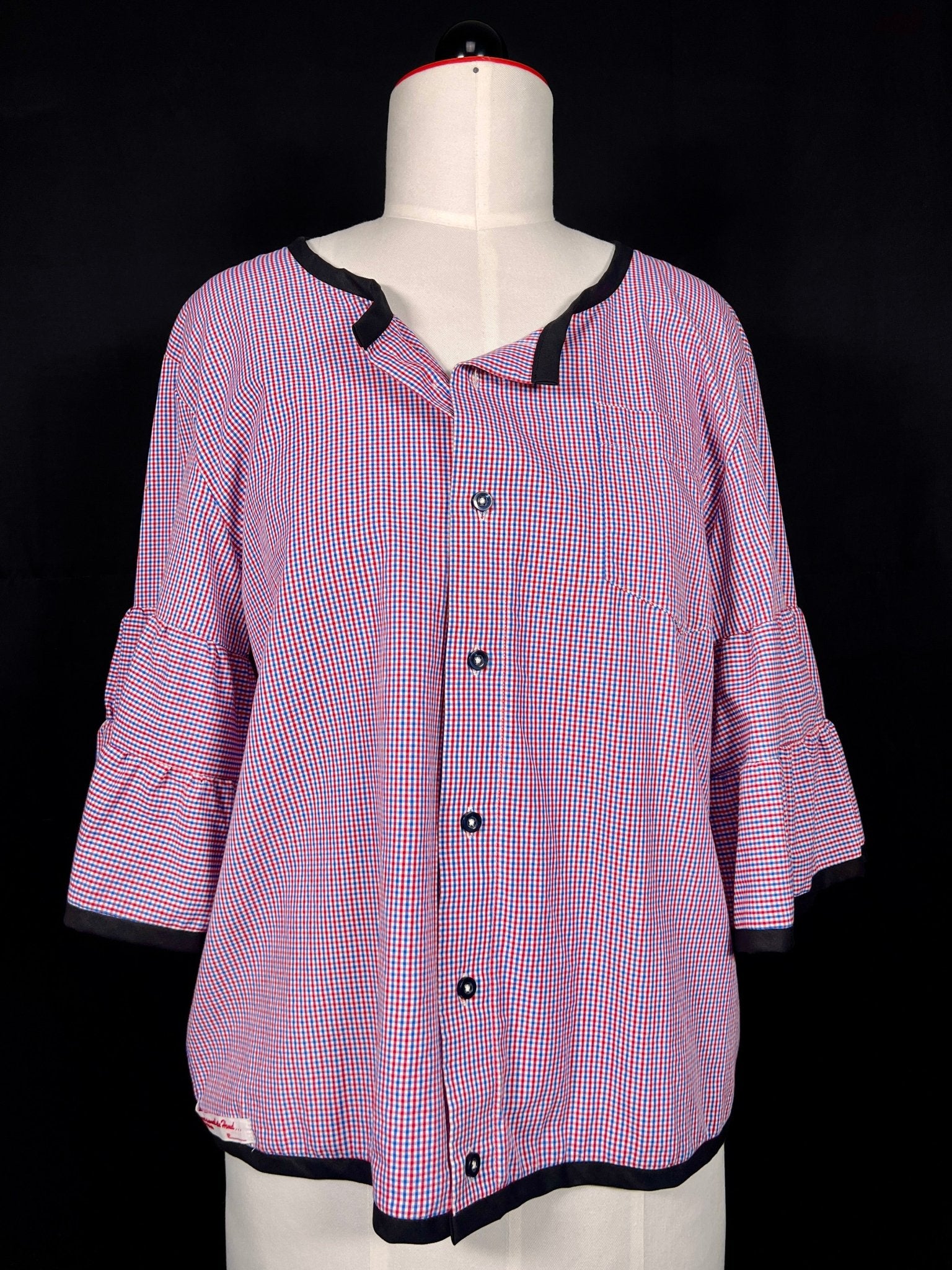 Einzigartiges Upcycling Shirt - nachhaltige Upcycling Mode von Beverly - Berlin