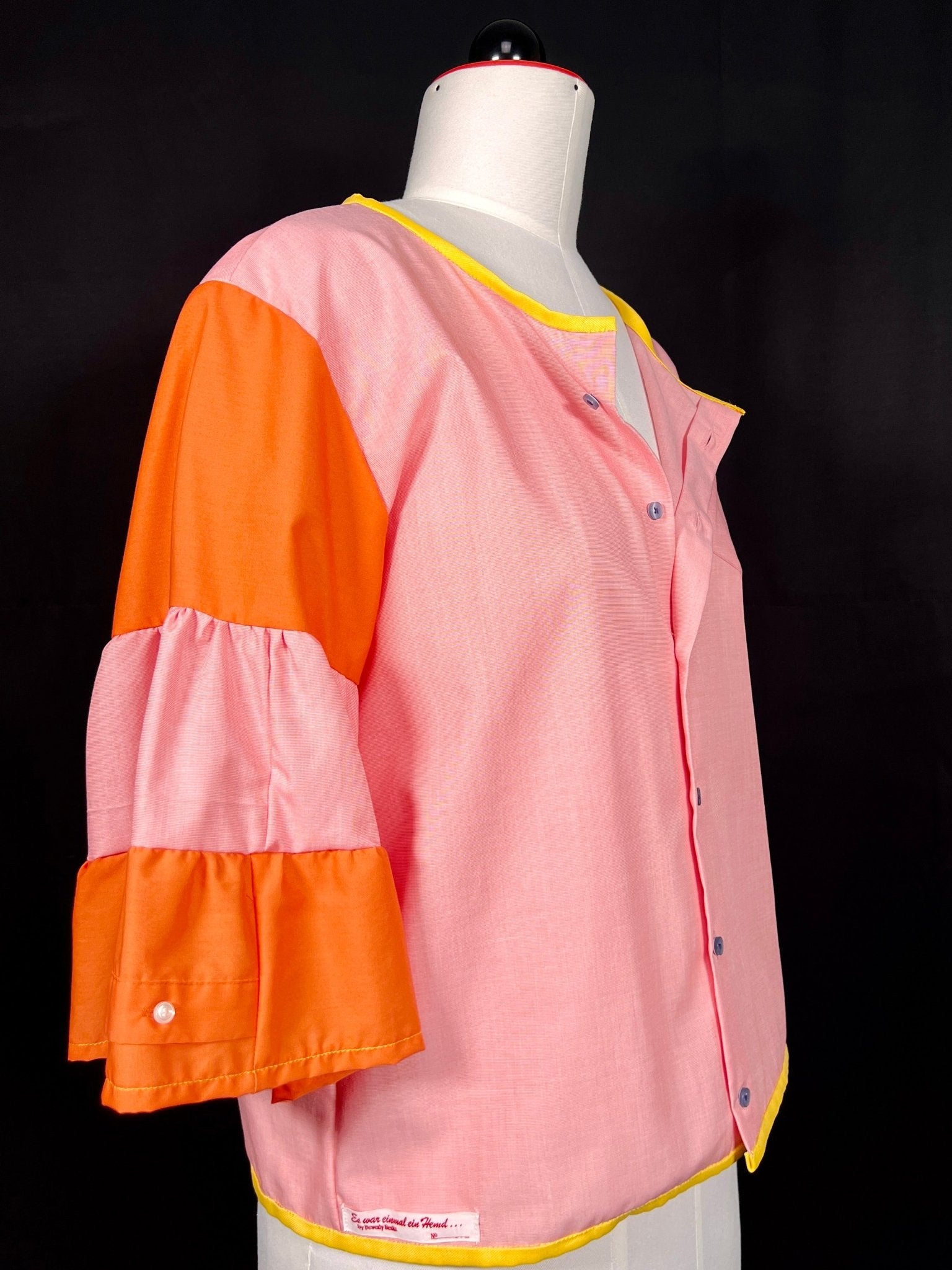 Leuchtend Orangene Upcycling - Bluse - nachhaltige Upcycling Mode von Beverly - Berlin