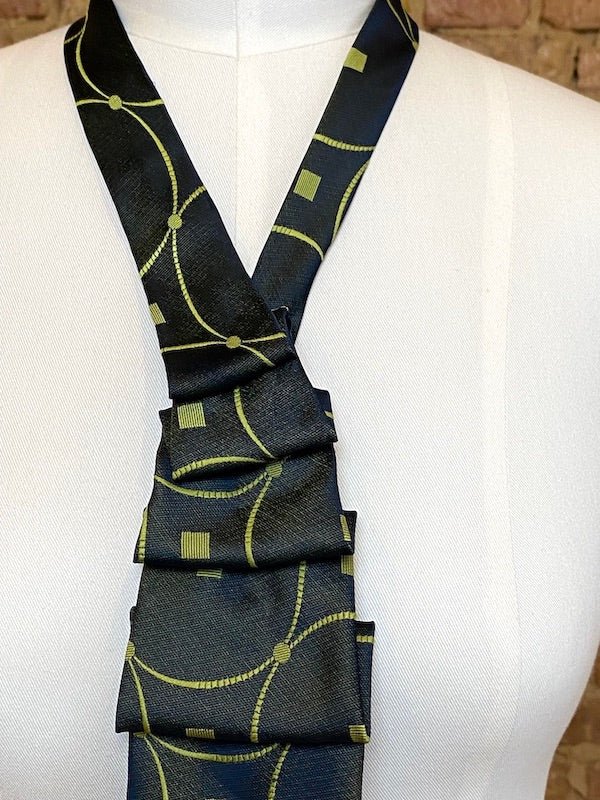 grünes Krawatten - Collier - nachhaltige Upcycling Mode von Beverly - Berlin