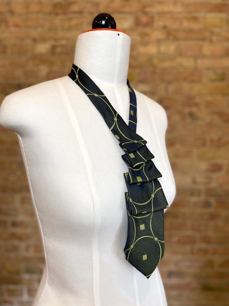 grünes Krawatten - Collier - nachhaltige Upcycling Mode von Beverly - Berlin