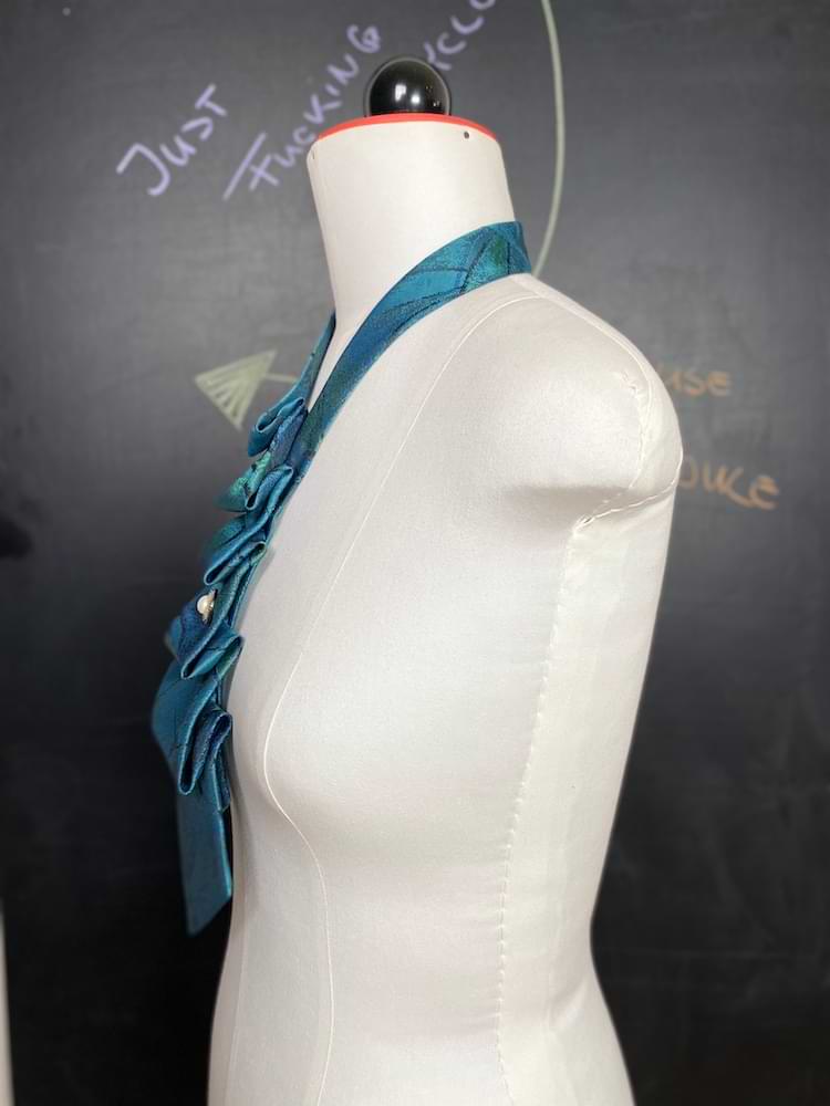 Schlips - Collier in Petrol - nachhaltige Upcycling Mode von Beverly - Berlin