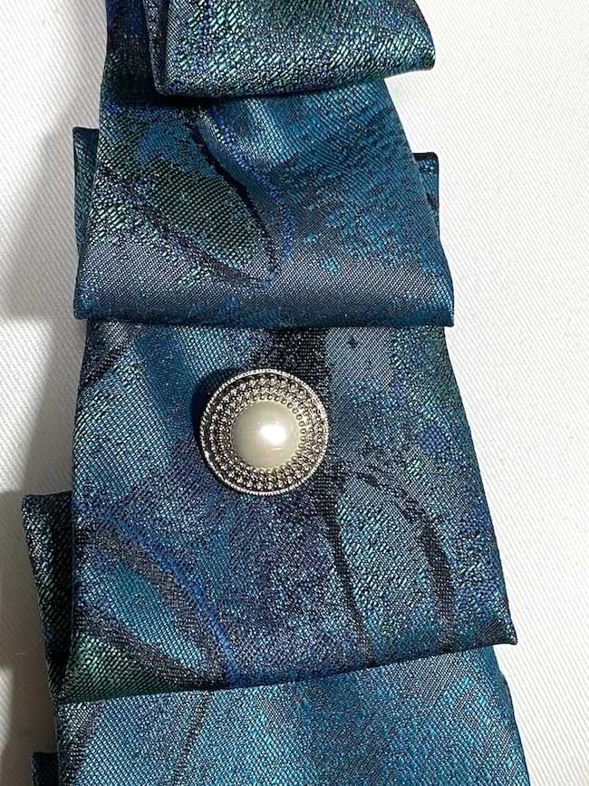 Schlips - Collier in Petrol - nachhaltige Upcycling Mode von Beverly - Berlin