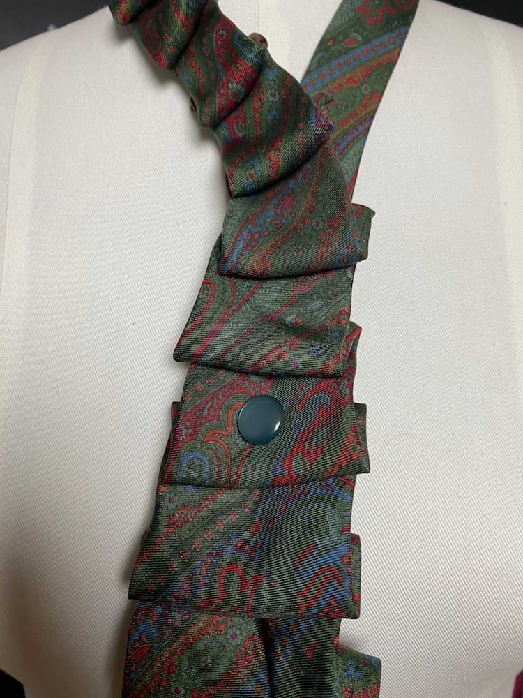 elegant gemustertes Schlips - Collier - nachhaltige Upcycling Mode von Beverly - Berlin