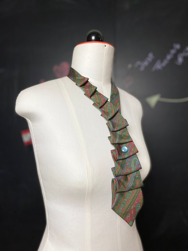 elegant gemustertes Schlips - Collier - nachhaltige Upcycling Mode von Beverly - Berlin