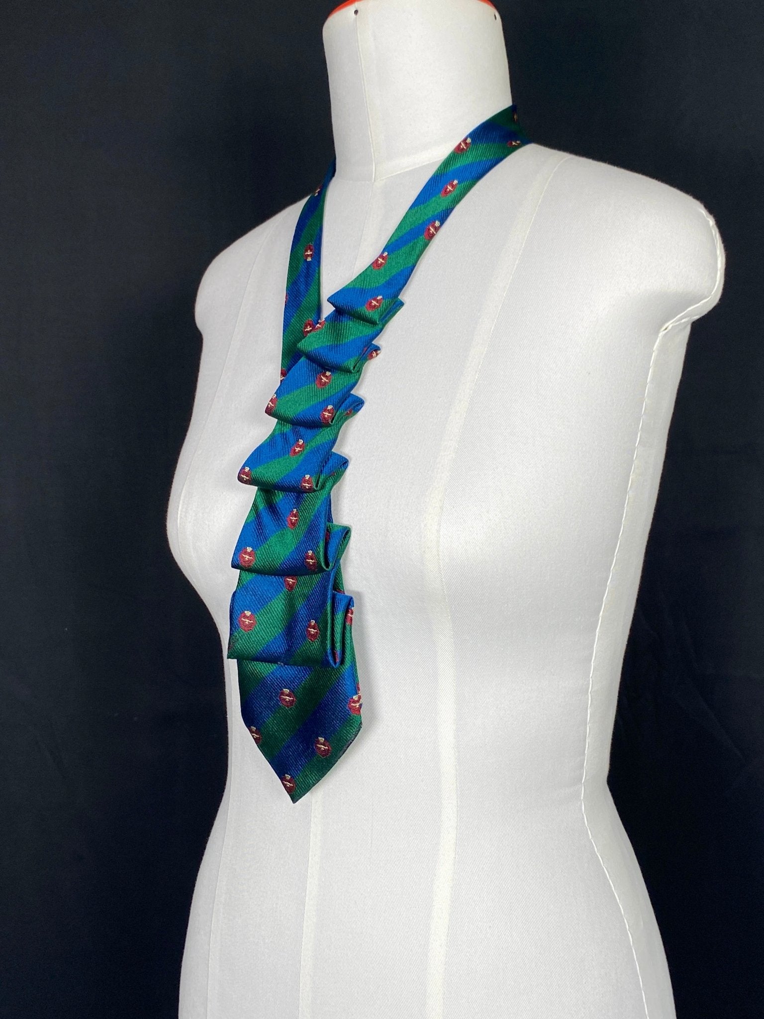 Stilvolles Upcycling - Krawattencollier in Grün und Blau - nachhaltige Upcycling Mode von Beverly - Berlin