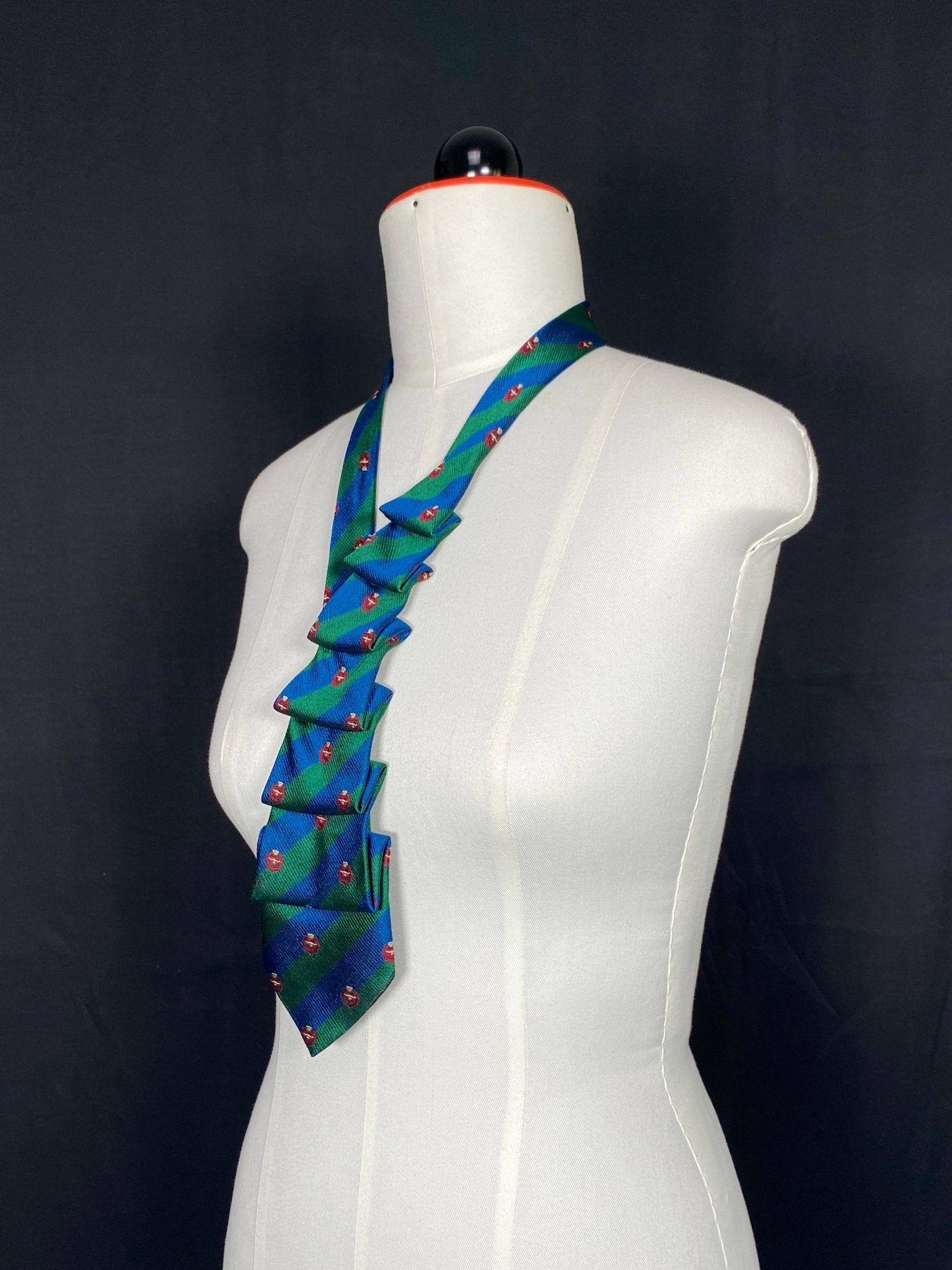 Stilvolles Upcycling - Krawattencollier in Grün und Blau - nachhaltige Upcycling Mode von Beverly - Berlin