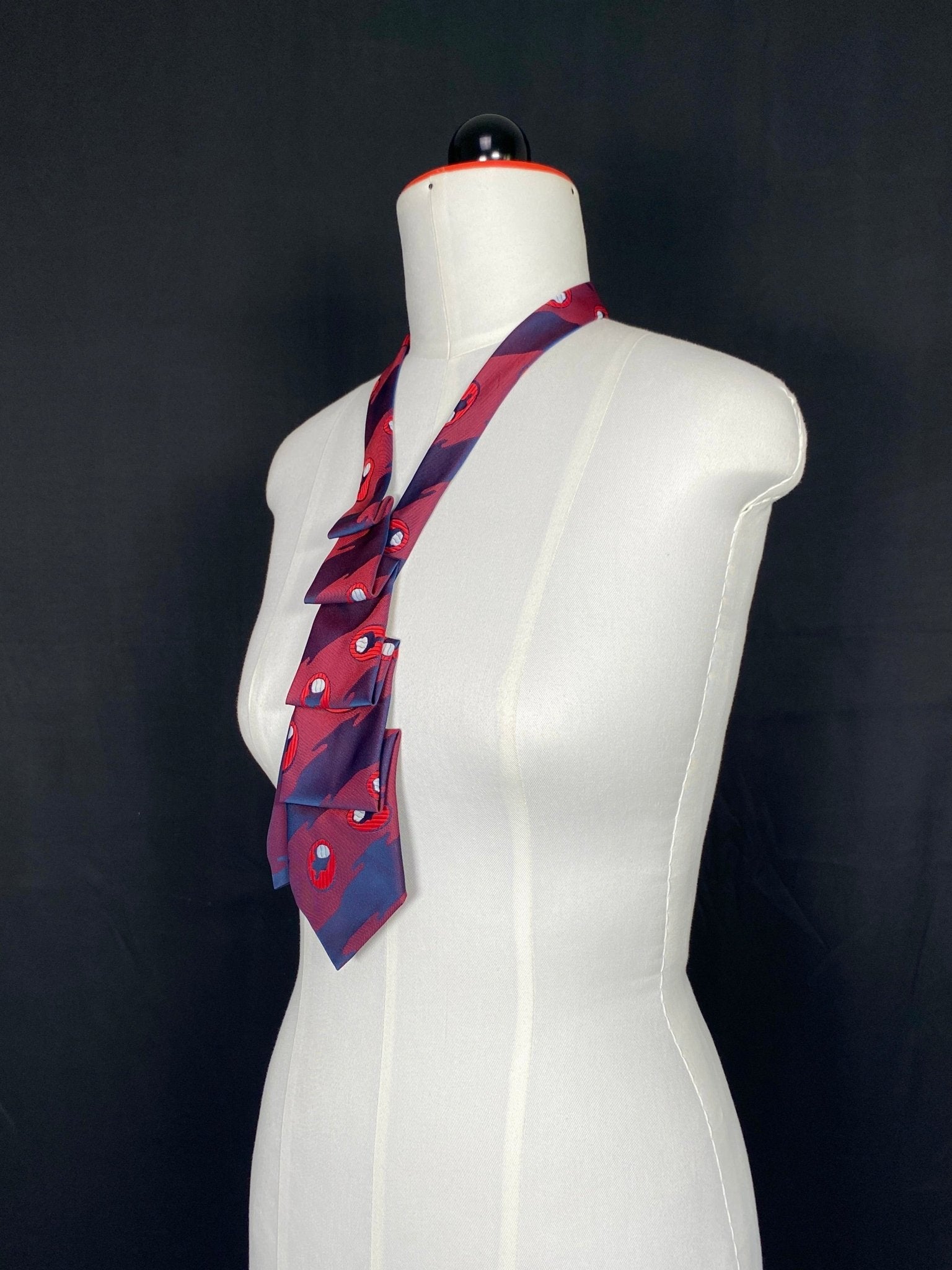 Außergewöhnliches Upcycling - Krawattencollier - nachhaltige Upcycling Mode von Beverly - Berlin