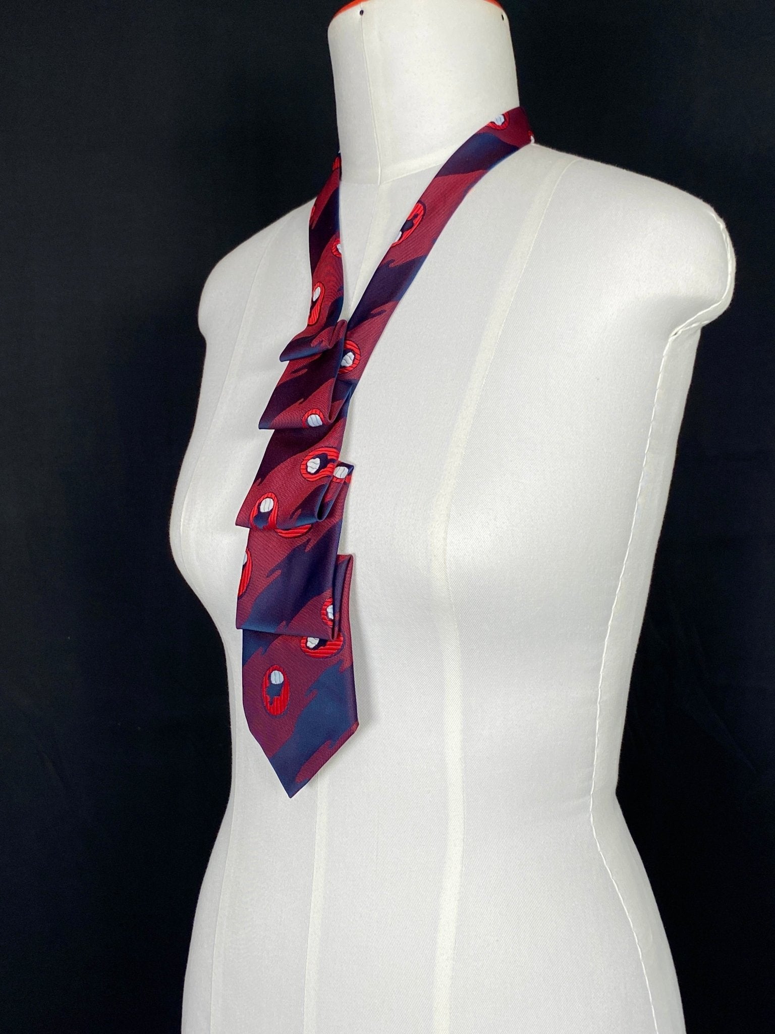 Außergewöhnliches Upcycling - Krawattencollier - nachhaltige Upcycling Mode von Beverly - Berlin