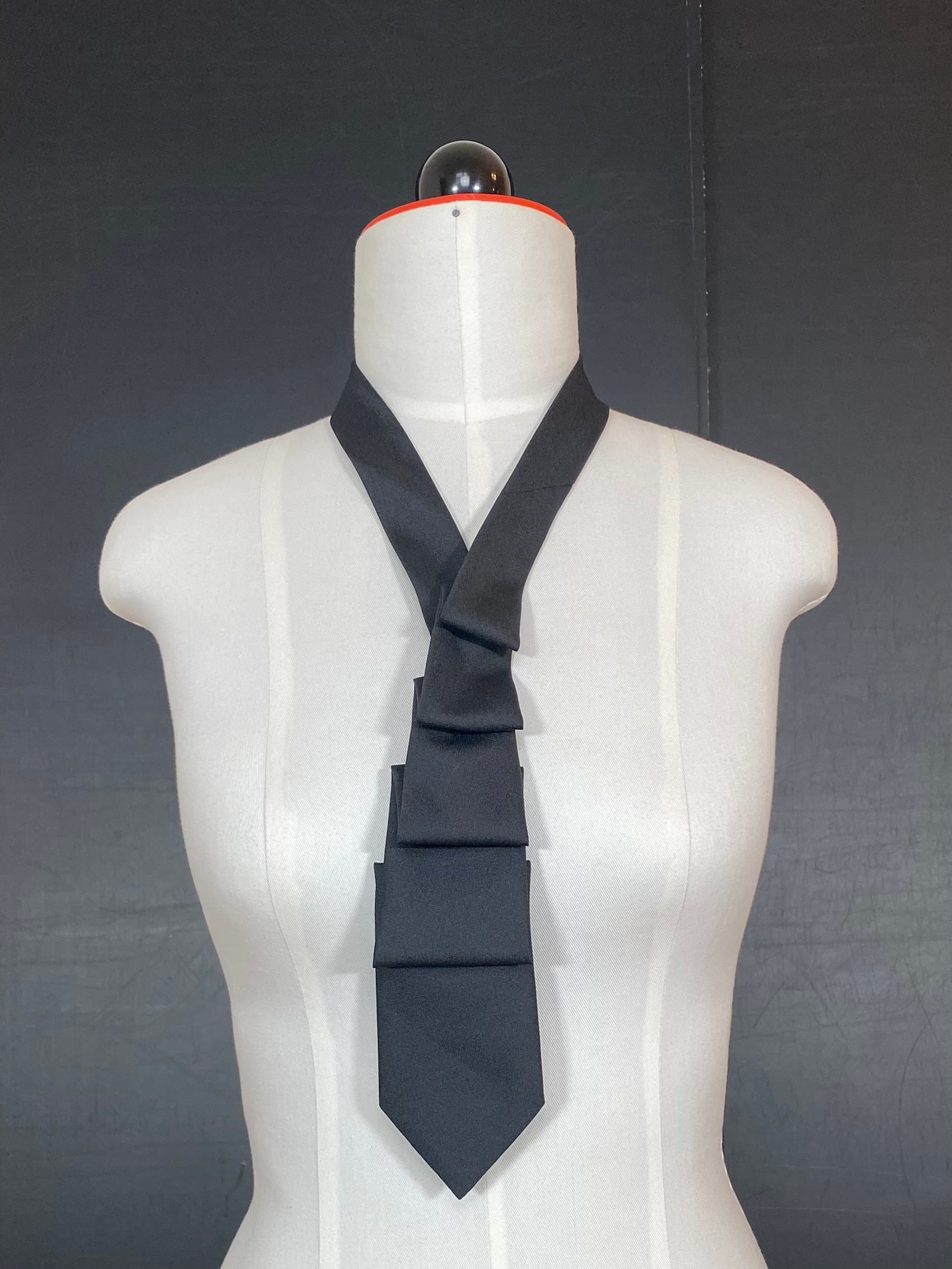 schwarzes Schlipscollier - nachhaltige Upcycling Mode von Beverly - Berlin