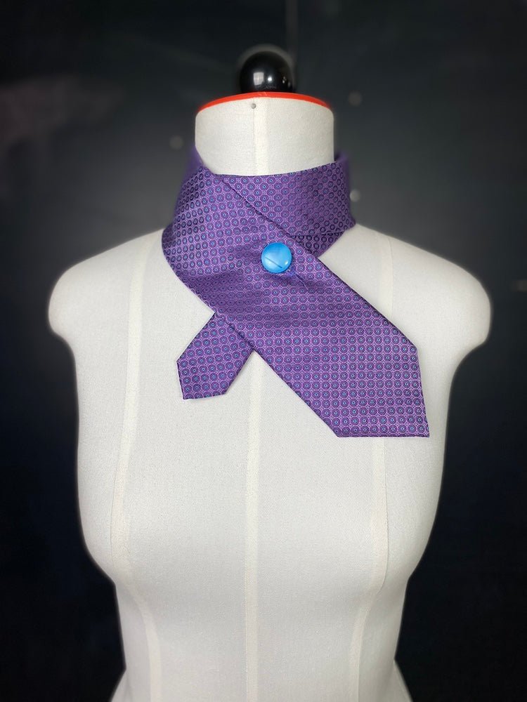Lila Schlips - Schal mit Glasknopf - nachhaltige Upcycling Mode von Beverly - Berlin