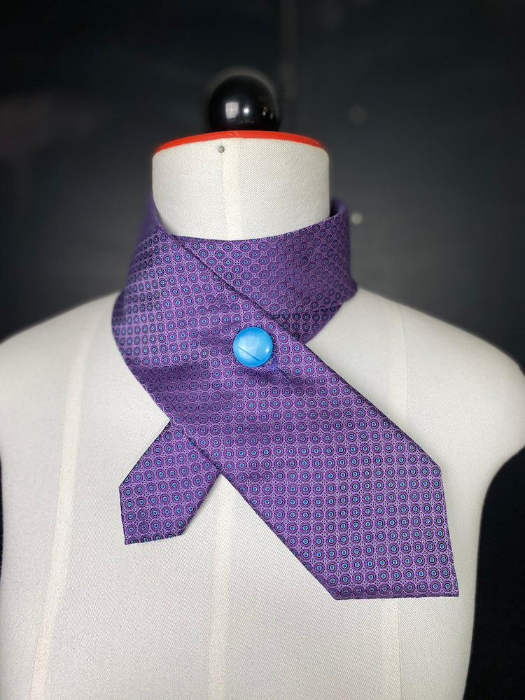 Lila Schlips - Schal mit Glasknopf - nachhaltige Upcycling Mode von Beverly - Berlin