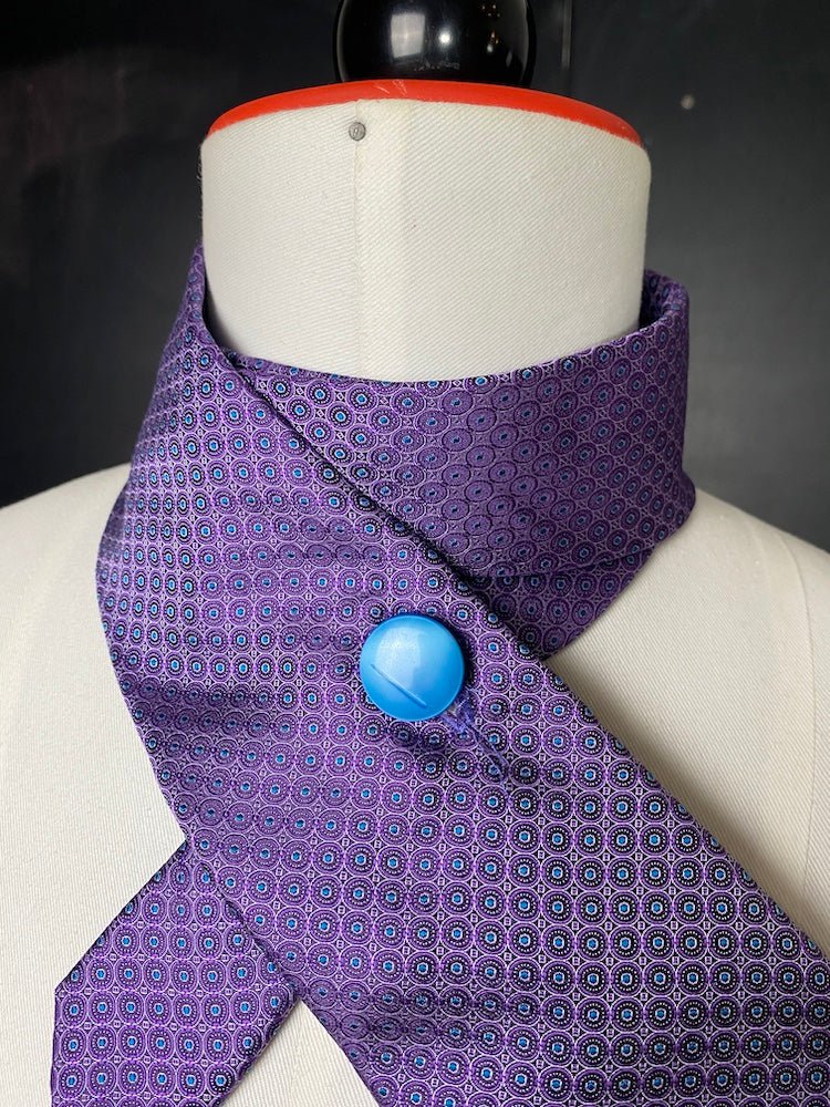 Lila Schlips - Schal mit Glasknopf - nachhaltige Upcycling Mode von Beverly - Berlin