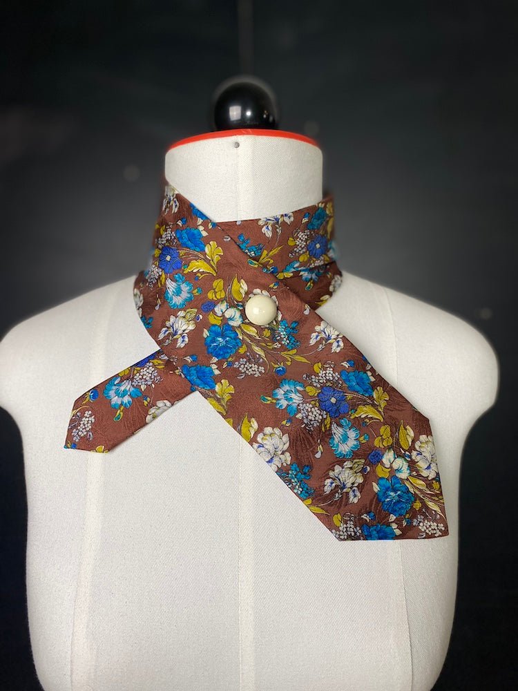 Schlips - Schal mit tollen blauen Blüten - nachhaltige Upcycling Mode von Beverly - Berlin