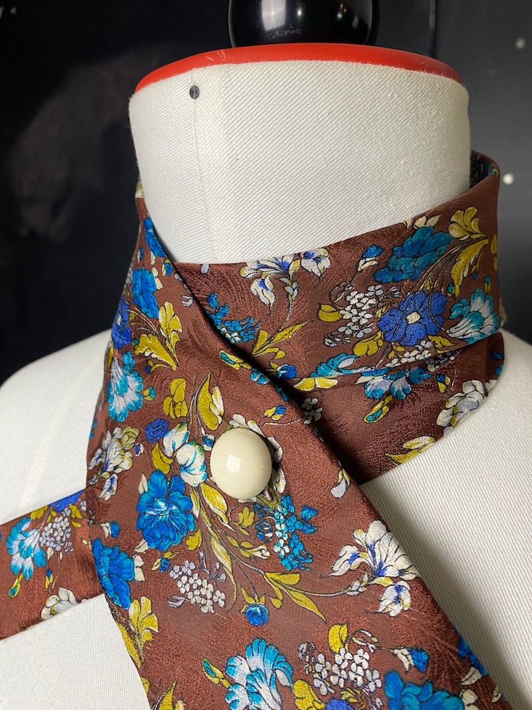 Schlips - Schal mit tollen blauen Blüten - nachhaltige Upcycling Mode von Beverly - Berlin