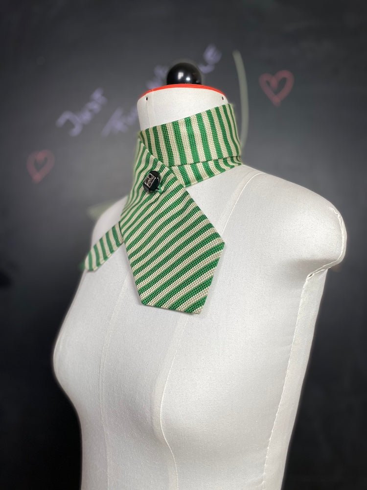 Besondere Upcycling - Schlipsschal – Grüner Chic - nachhaltige Upcycling Mode von Beverly - Berlin