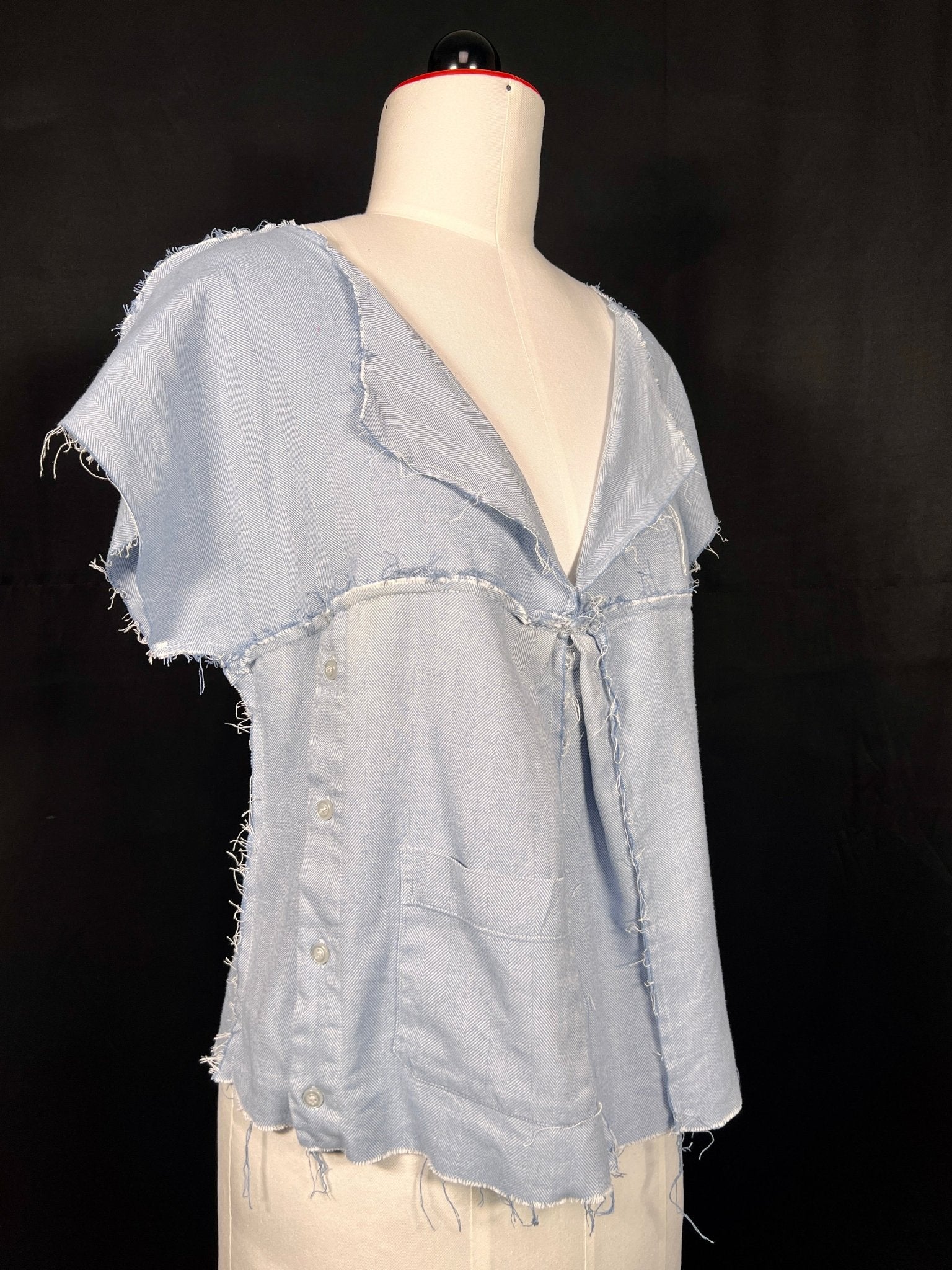 Fransiges Upcycling Shirt - nachhaltige Upcycling Mode von Beverly - Berlin