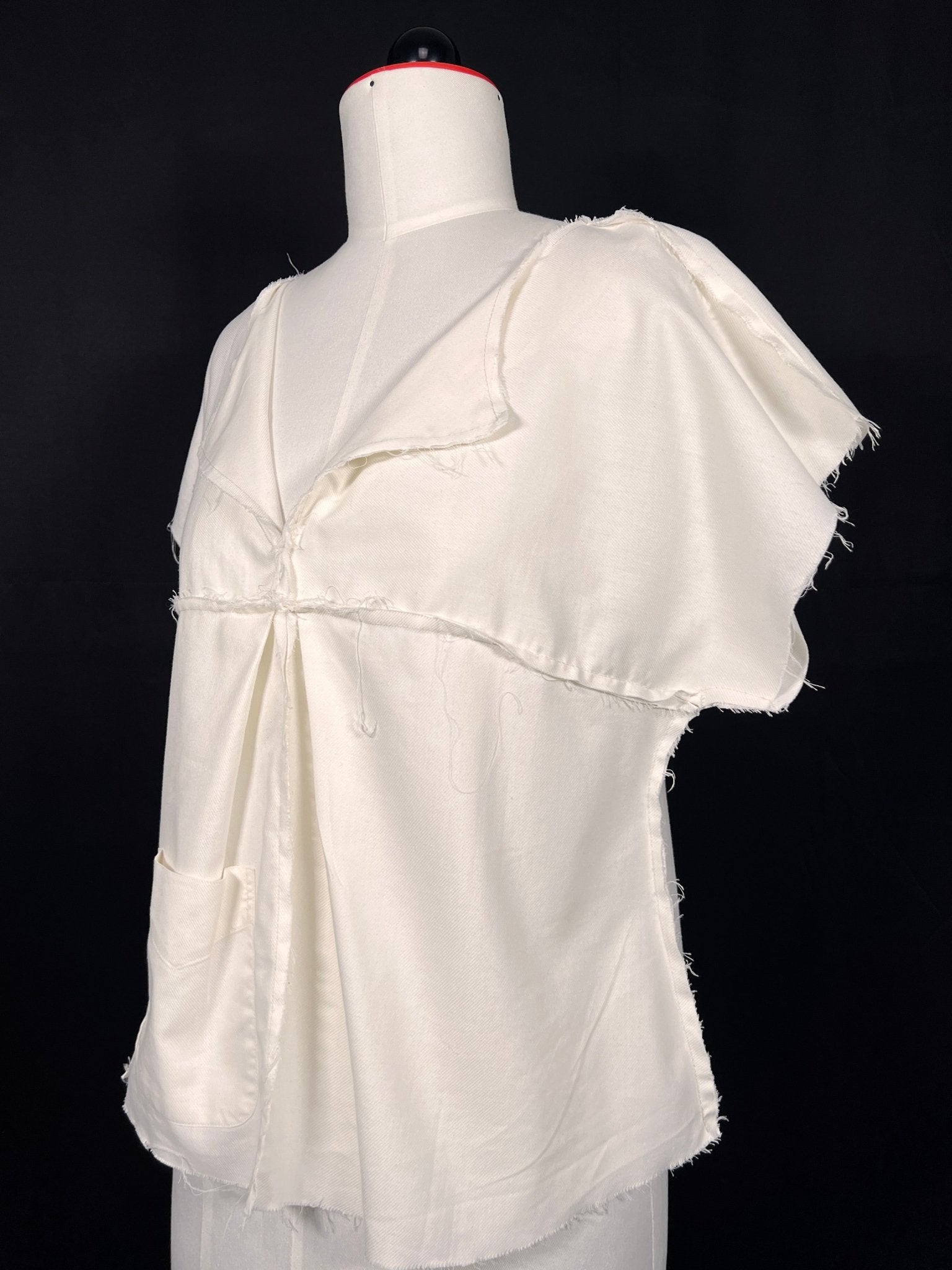 Puristisches Upcycling - Top - für Business geeignet - nachhaltige Upcycling Mode von Beverly - Berlin