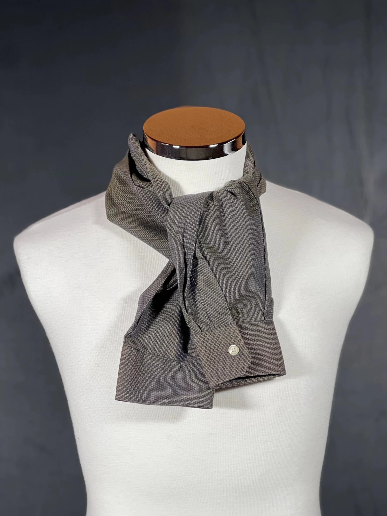 Ärmelschal aus Hemd – Changierendes Upcycling Unikat - nachhaltige Mode und Accessoires von Beverly - Berlin