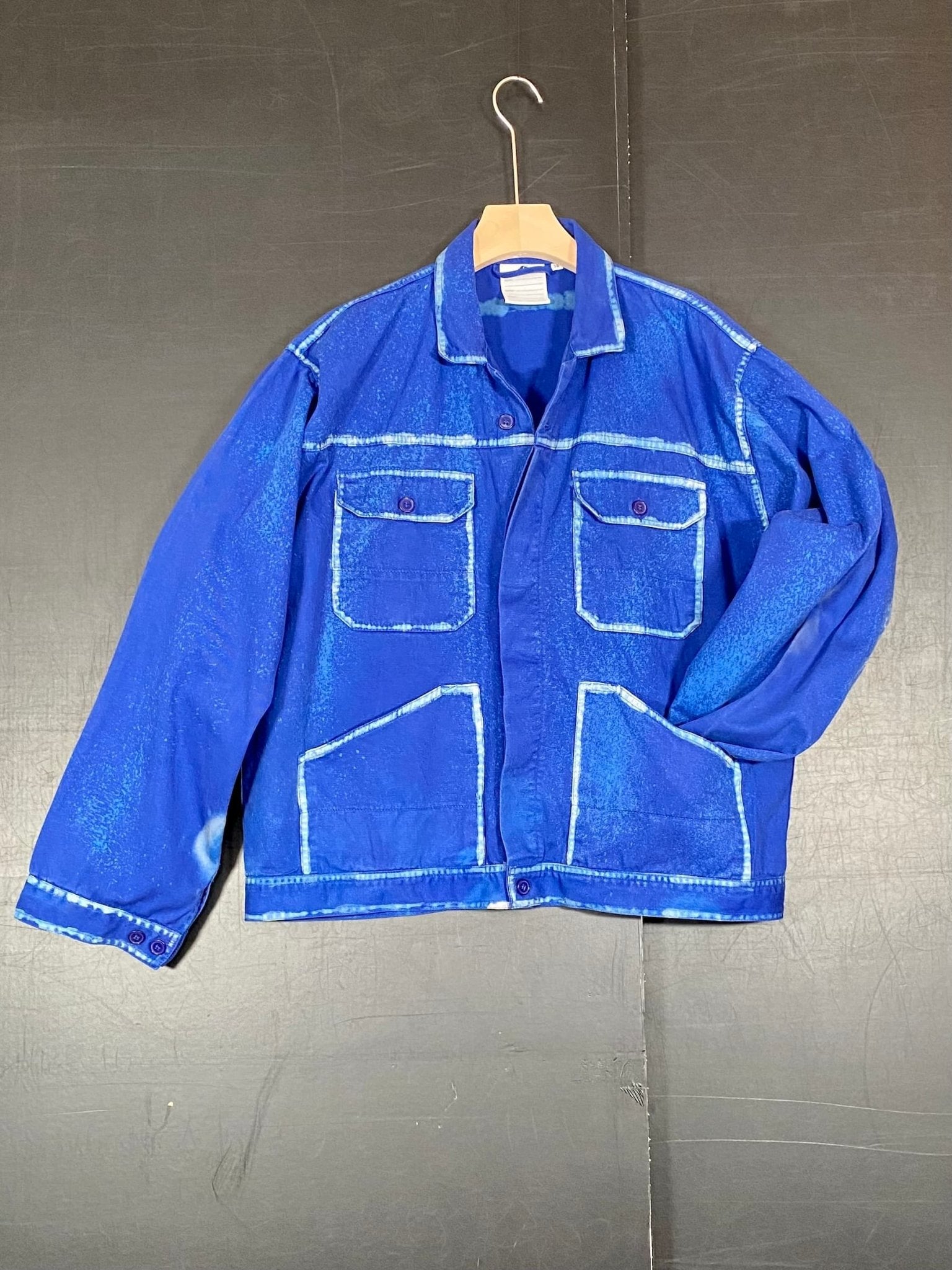 Coole Arbeitsjacke mit neuen Vibes - nachhaltige Upcycling Mode von Beverly - Berlin