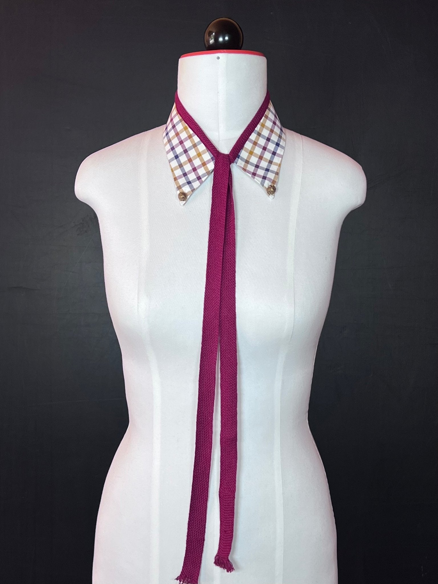 Kragencollier Berry Check – Klassik neu gedacht - nachhaltige Mode und Accessoires von Beverly - Berlin