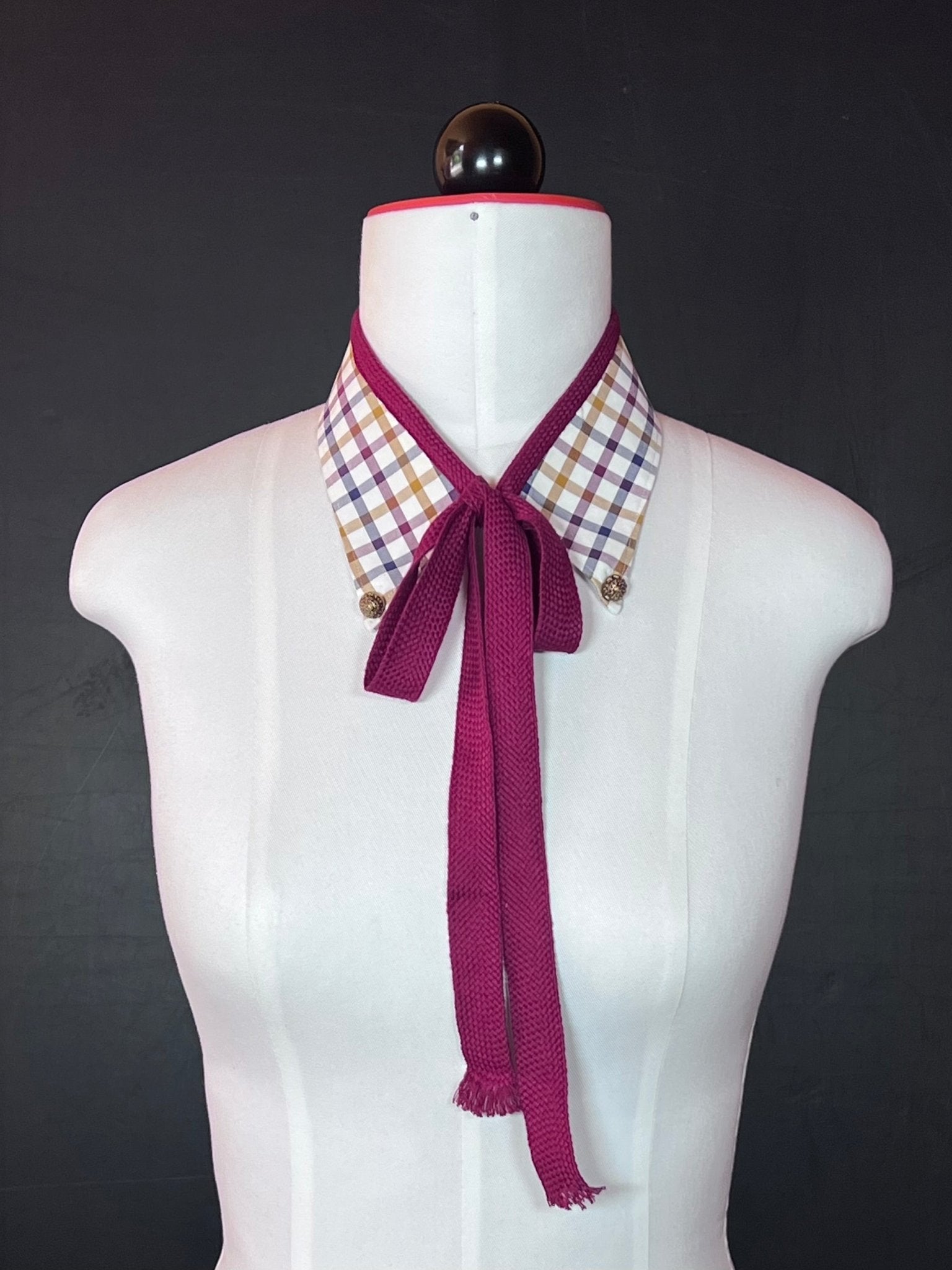 Kragencollier Berry Check – Klassik neu gedacht - nachhaltige Mode und Accessoires von Beverly - Berlin