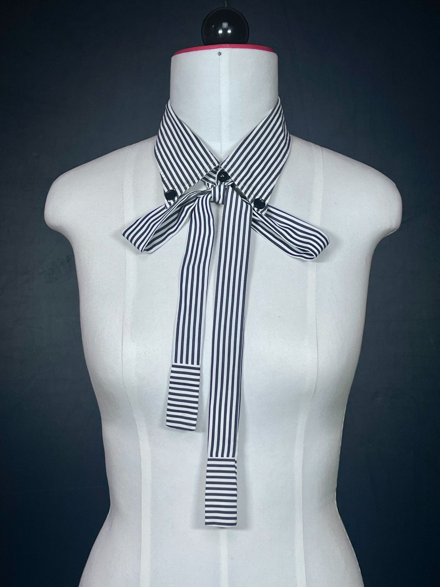 Kragencollier Black Stripe – Minimalismus mit Kante - nachhaltige Mode und Accessoires von Beverly - Berlin