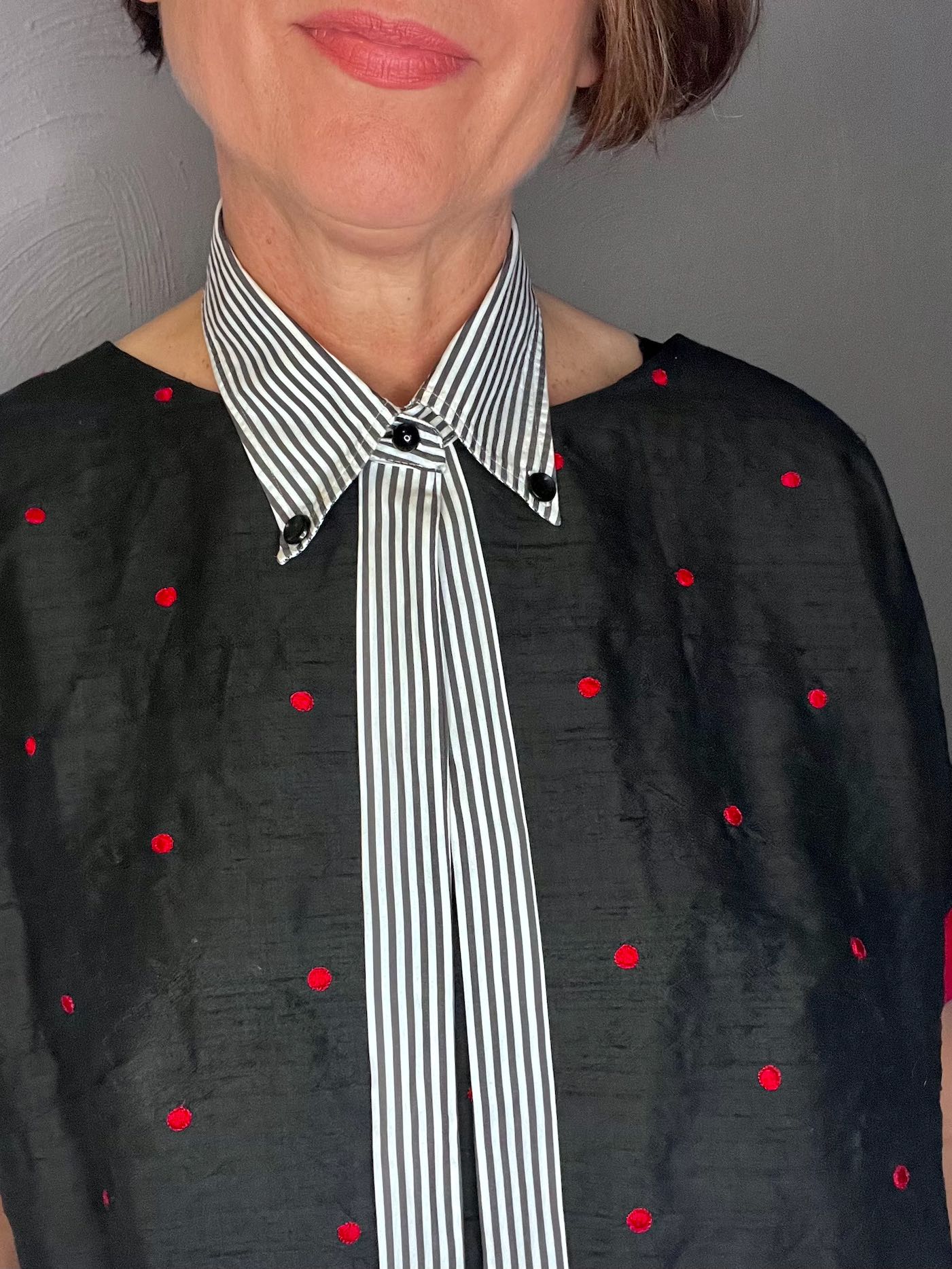 Kragencollier Black Stripe – Minimalismus mit Kante - nachhaltige Mode und Accessoires von Beverly - Berlin