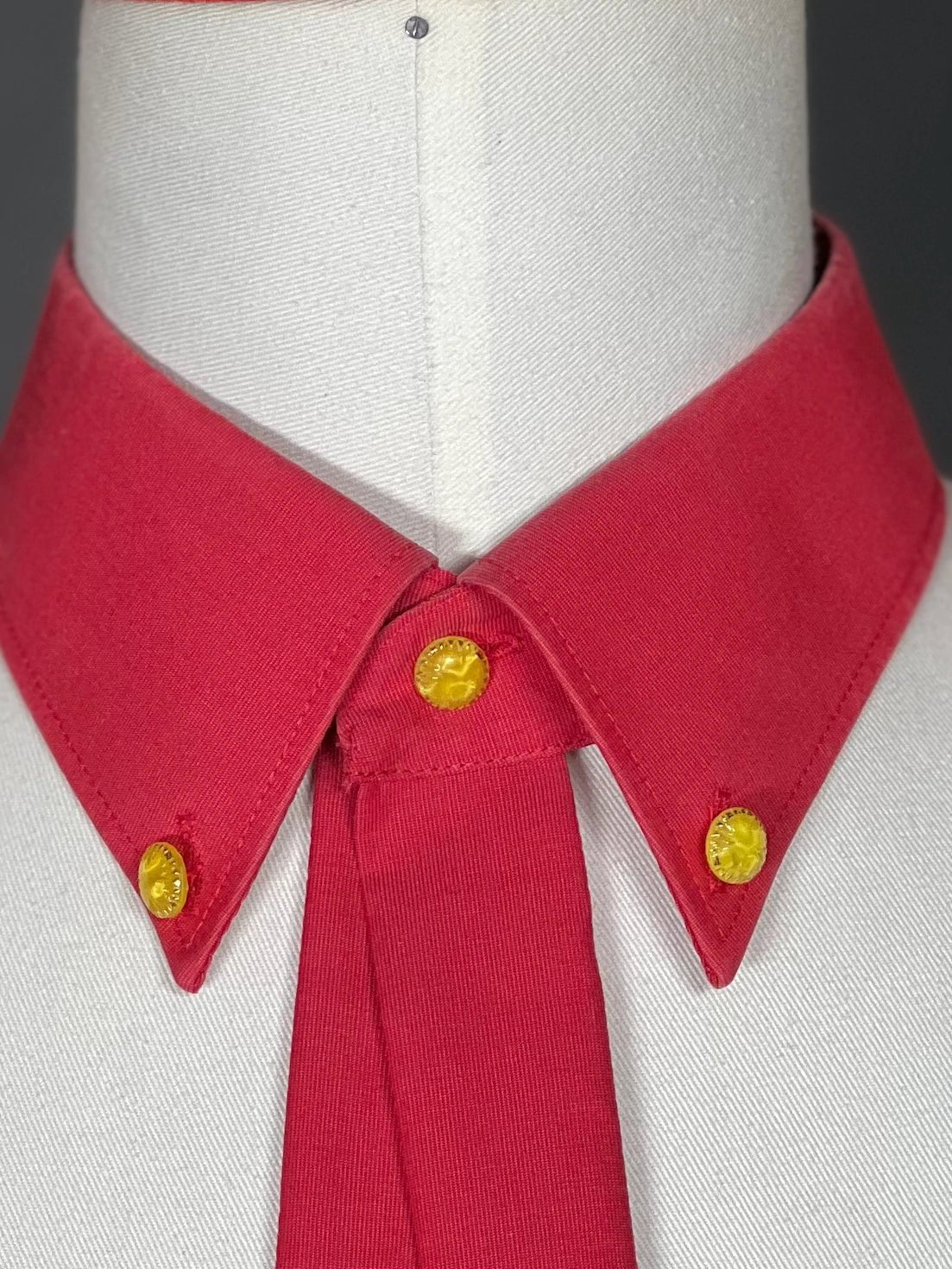 Kragencollier Crimson Shine – mit Vintage - Glasknöpfen - nachhaltige Mode und Accessoires von Beverly - Berlin