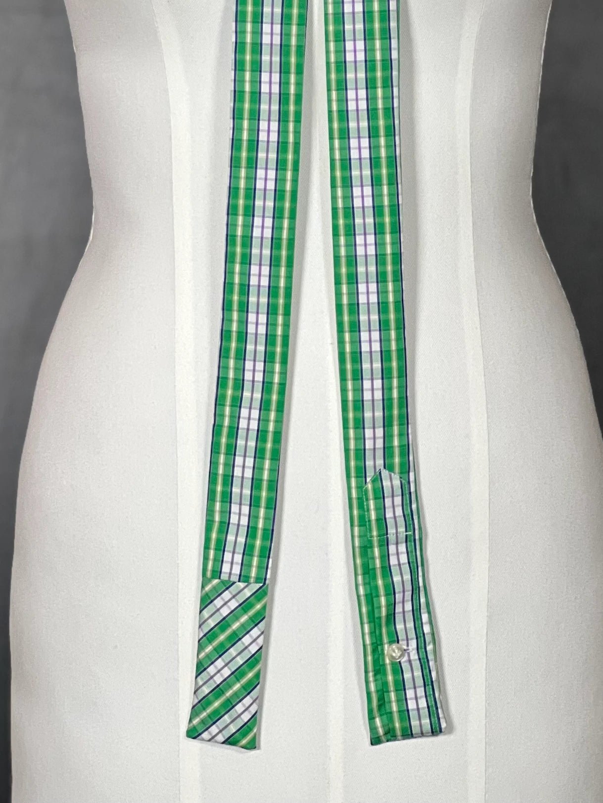 Kragencollier Garden Whisper – Blumenmuster trifft auf karierte Frische - nachhaltige Mode und Accessoires von Beverly - Berlin