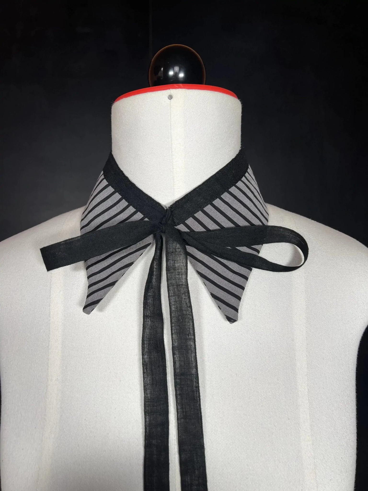Kragencollier Graphic Kragencollier - nachhaltige Mode und Accessoires von Beverly - Berlin