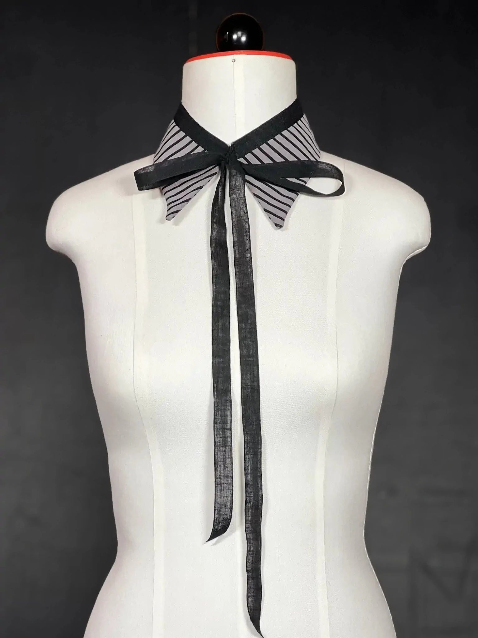 Kragencollier Graphic Kragencollier - nachhaltige Mode und Accessoires von Beverly - Berlin