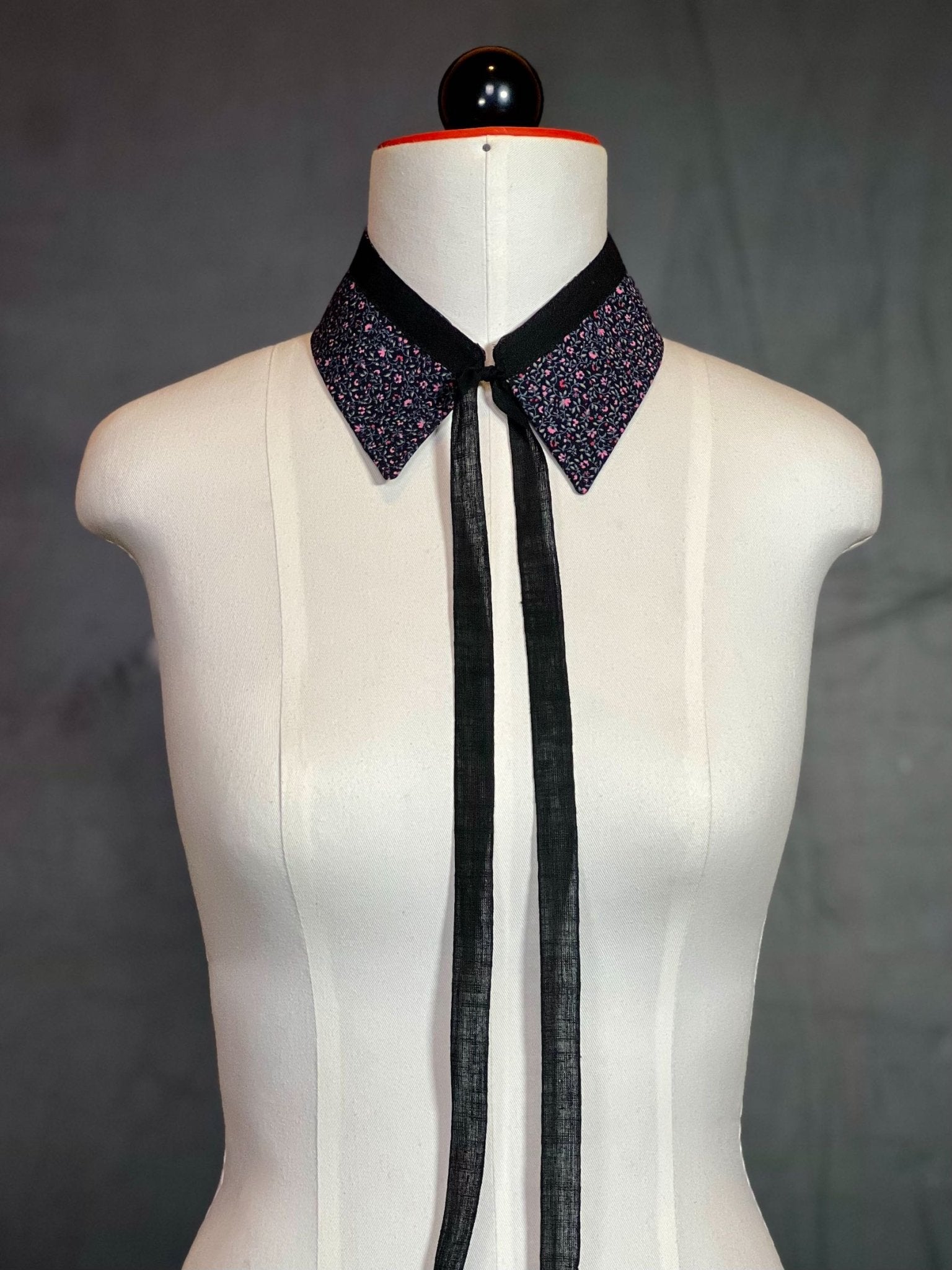 Kragencollier Midnight Bloom – Feminin mit Tiefe - nachhaltige Mode und Accessoires von Beverly - Berlin