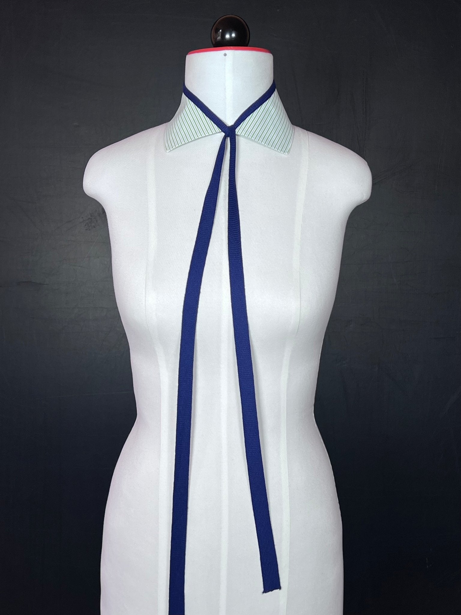 Kragencollier Navy Stripe – Klassik trifft Coolness - nachhaltige Mode und Accessoires von Beverly - Berlin