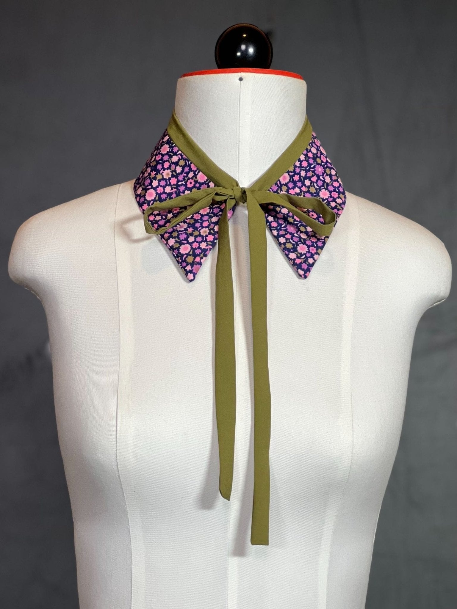 Kragencollier Olive Bloom – Floral, bold & unmistakable - nachhaltige Mode und Accessoires von Beverly - Berlin