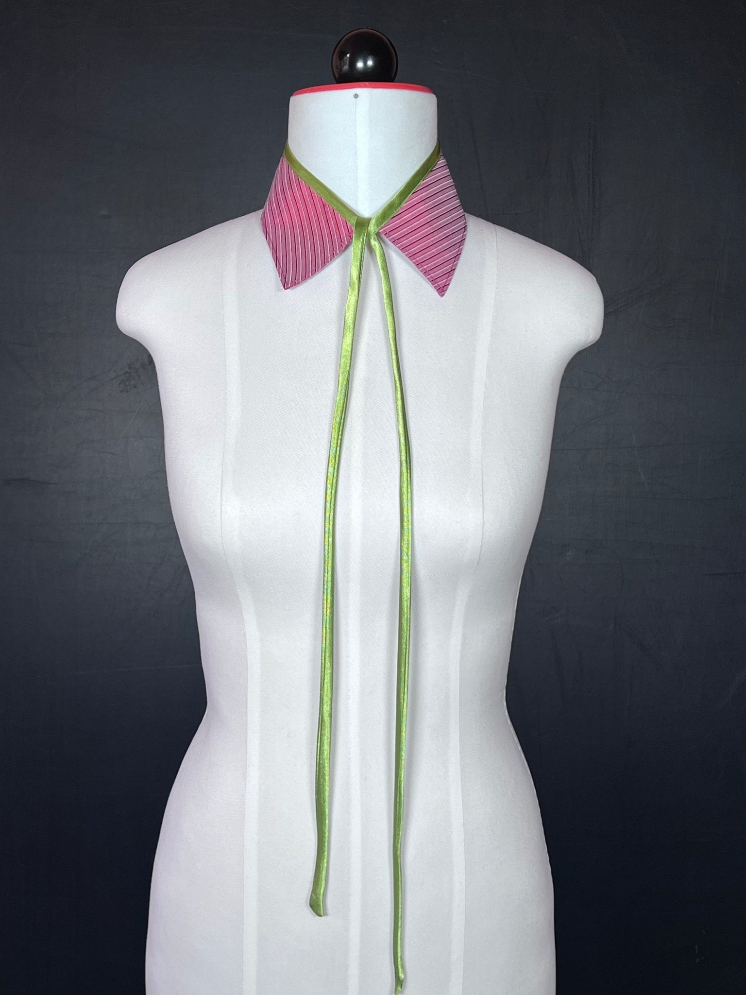 Kragencollier Pink Stripe – Bold, Bright, Beautiful - nachhaltige Mode und Accessoires von Beverly - Berlin