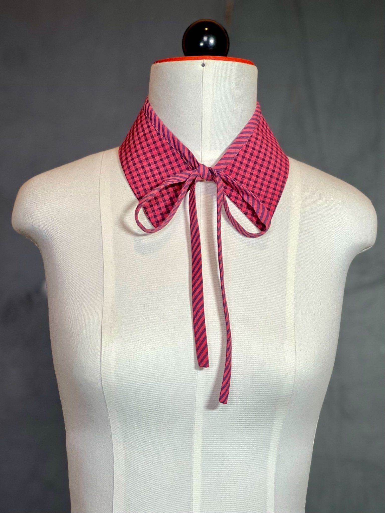 Kragencollier Red Check – Klar, laut, charakterstark - nachhaltige Mode und Accessoires von Beverly - Berlin