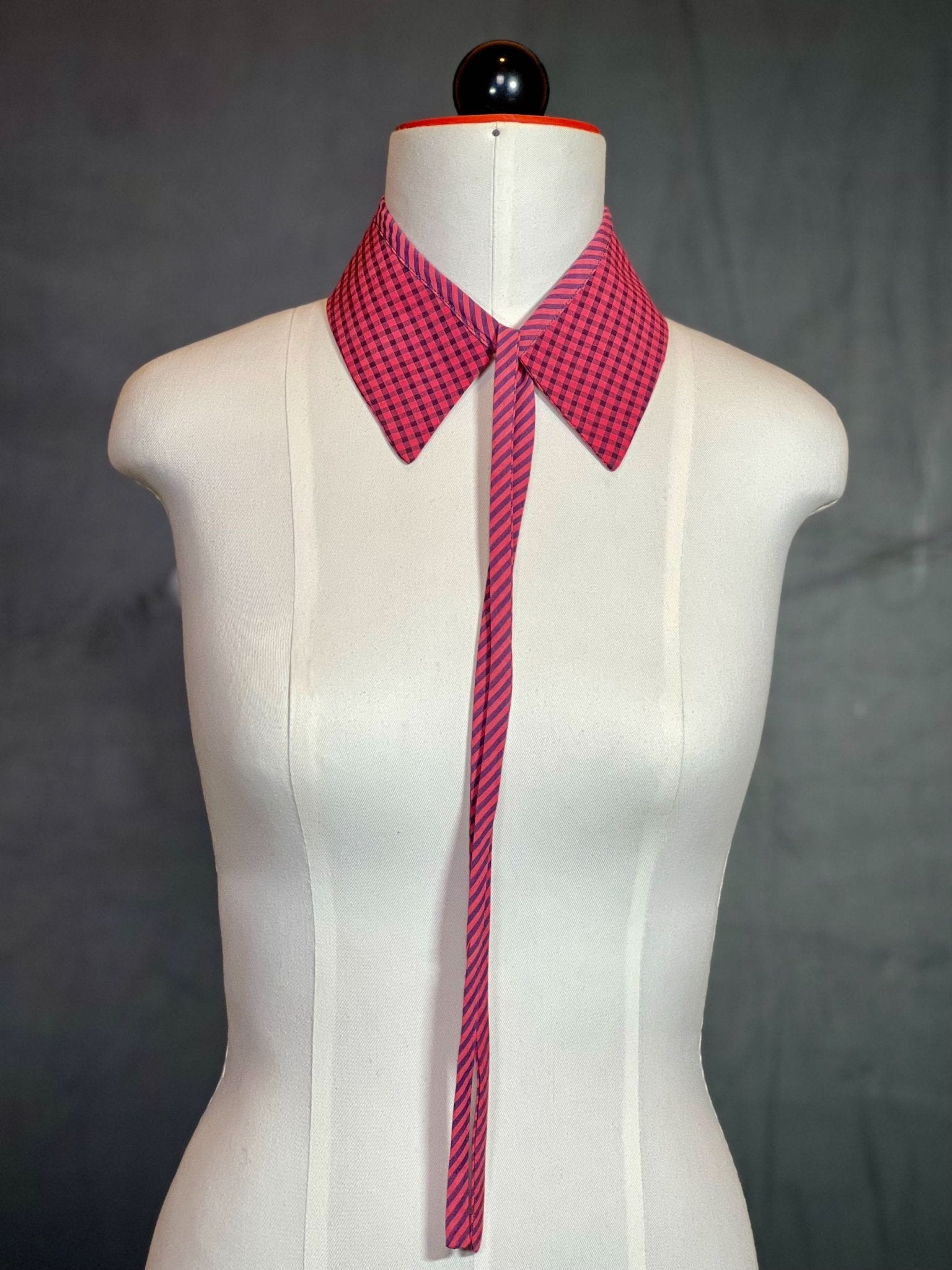 Kragencollier Red Check – Klar, laut, charakterstark - nachhaltige Mode und Accessoires von Beverly - Berlin