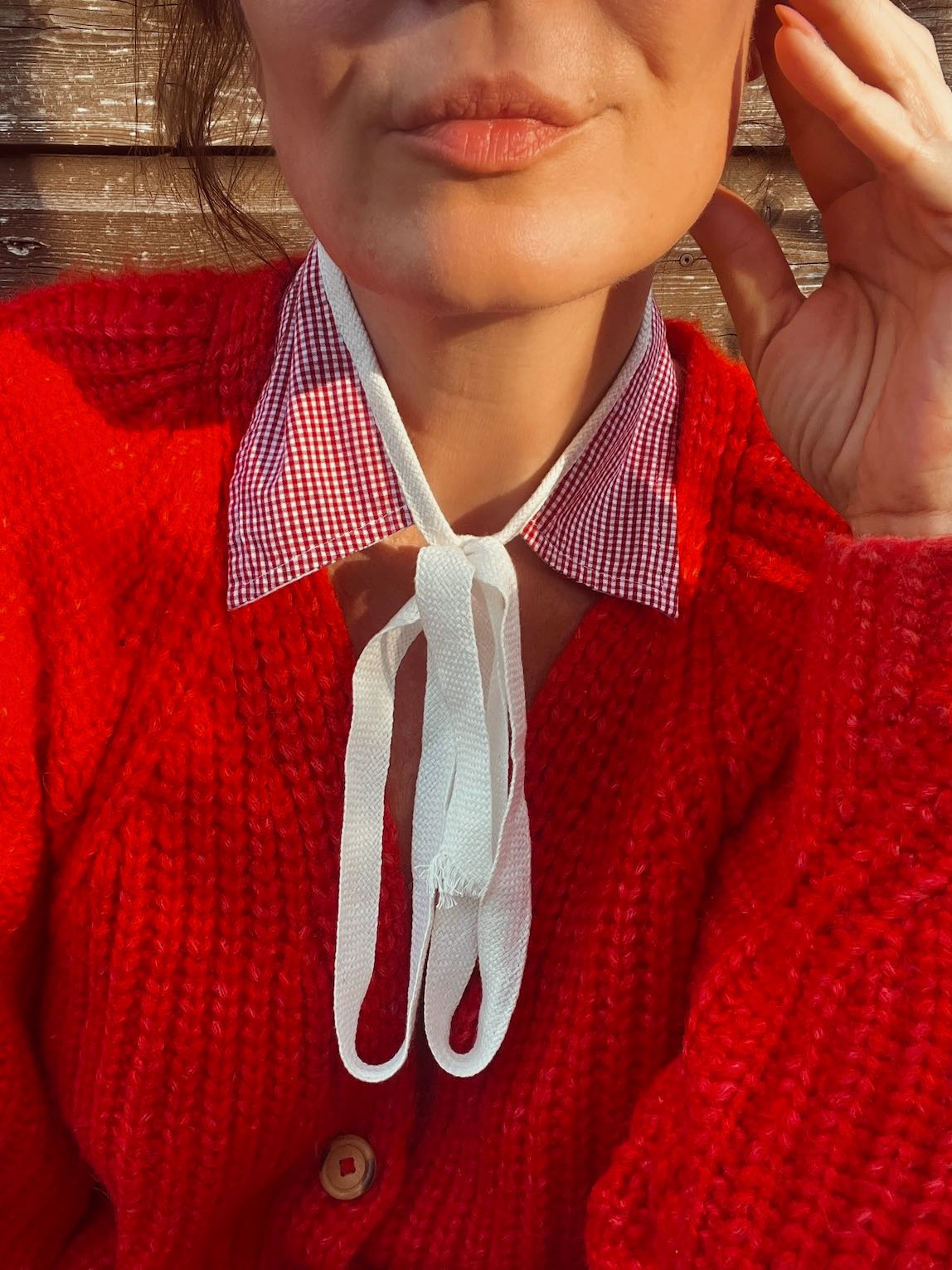 Kragencollier Red Mini Check Reversible – Zwei Seiten, ein Statement - nachhaltige Mode und Accessoires von Beverly - Berlin