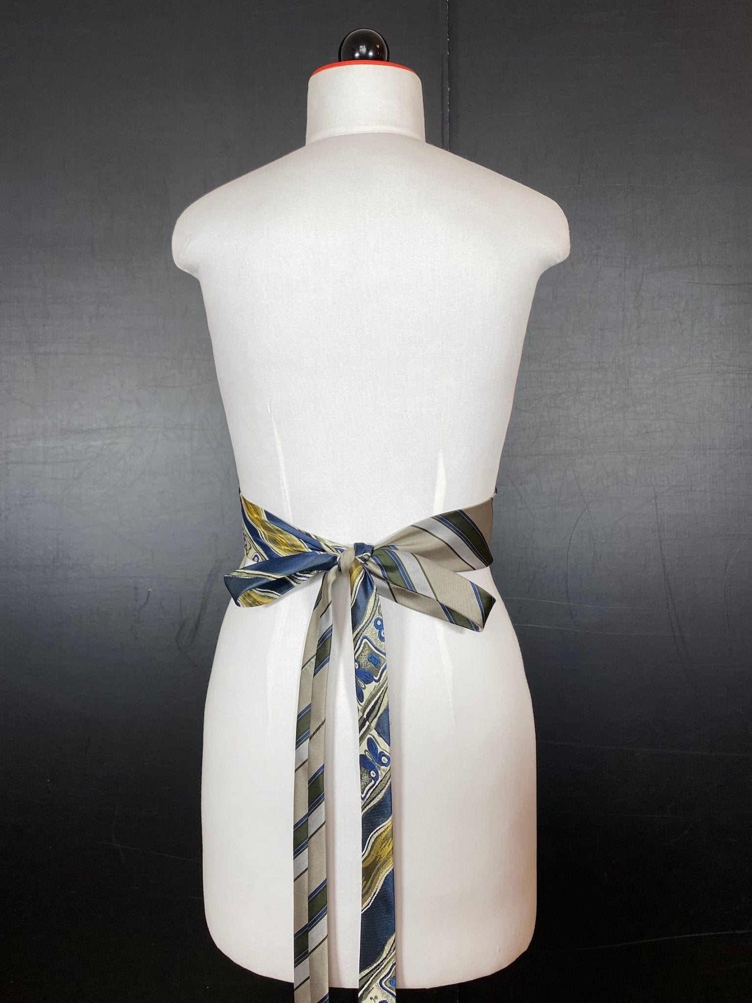 Obi - Gürtel aus Krawatten – Steppung. Statement. Einzelstück. - nachhaltige Mode und Accessoires von Beverly - Berlin