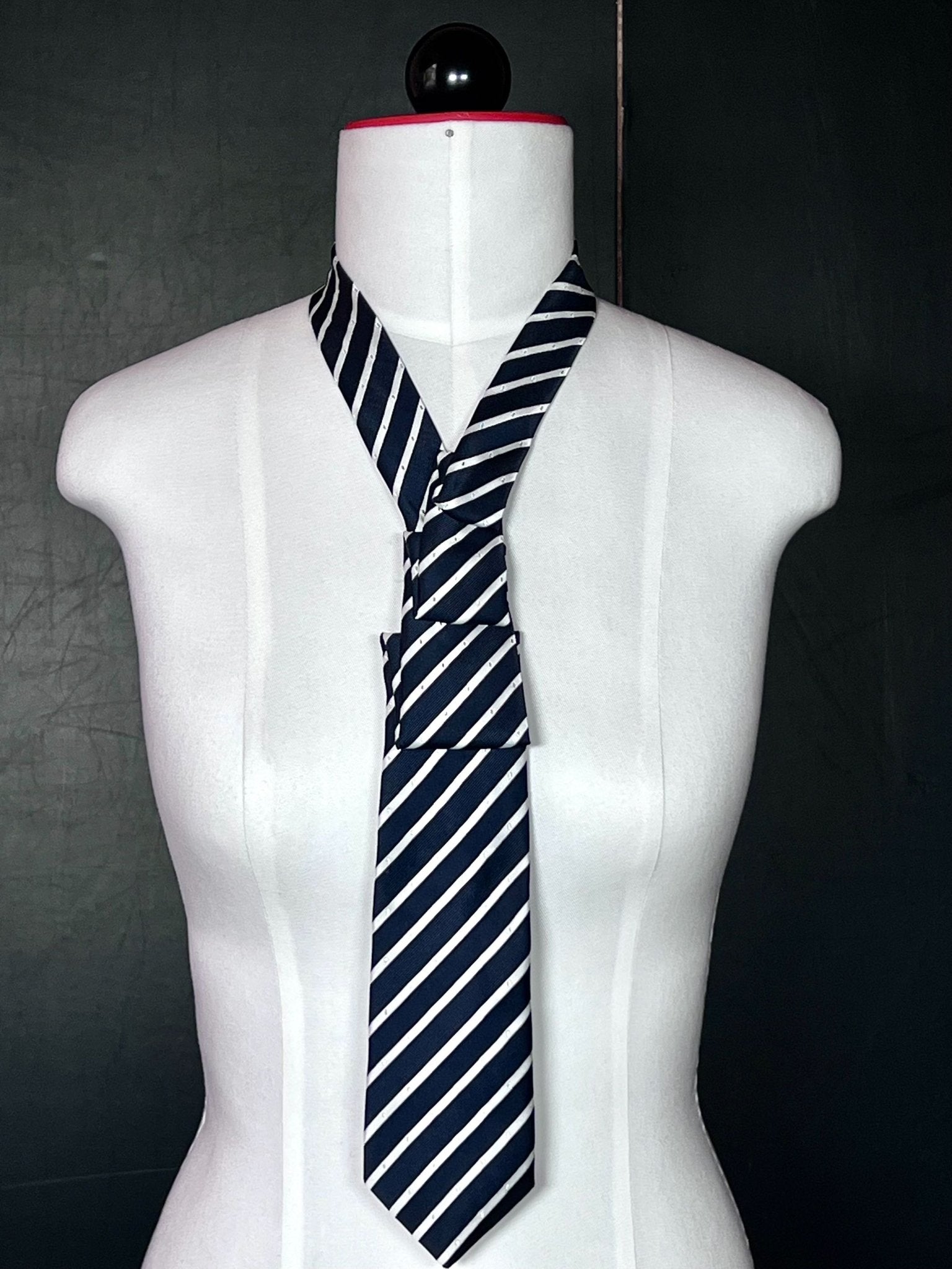 Schlipscollier Black Stripe – Klassisch mit Kante - nachhaltige Mode und Accessoires von Beverly - Berlin