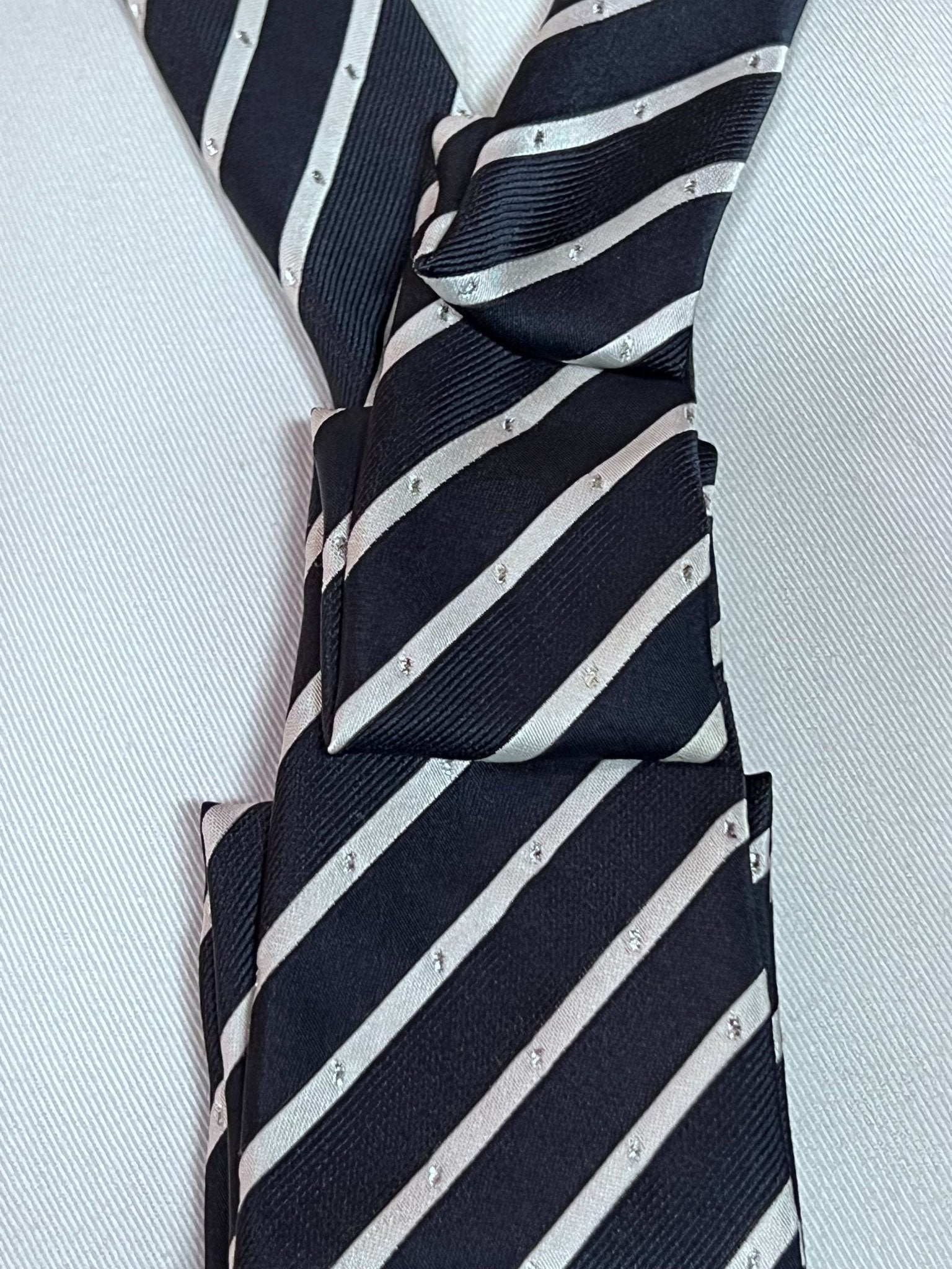 Schlipscollier Black Stripe – Klassisch mit Kante - nachhaltige Mode und Accessoires von Beverly - Berlin