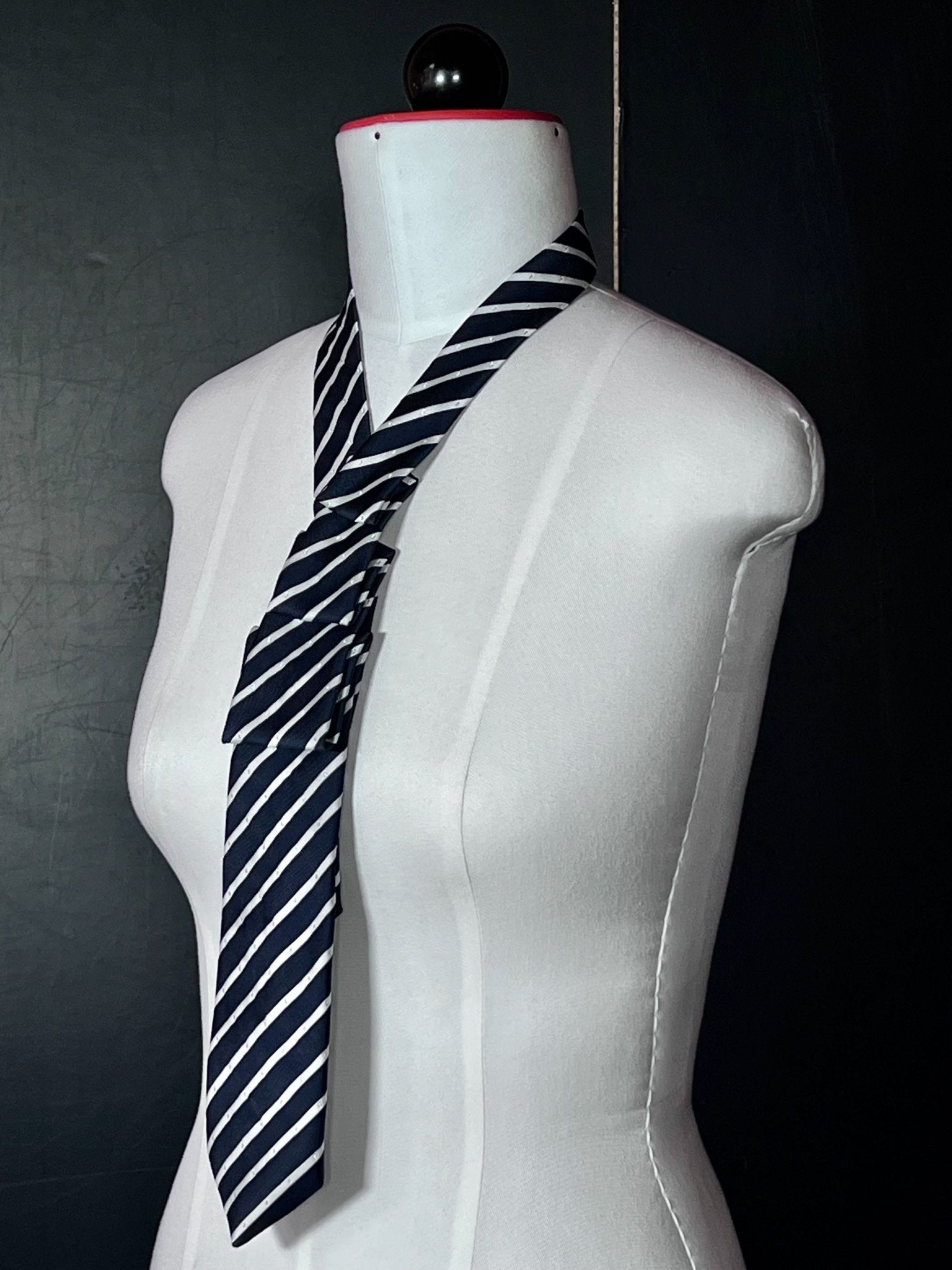 Schlipscollier Black Stripe – Klassisch mit Kante - nachhaltige Mode und Accessoires von Beverly - Berlin