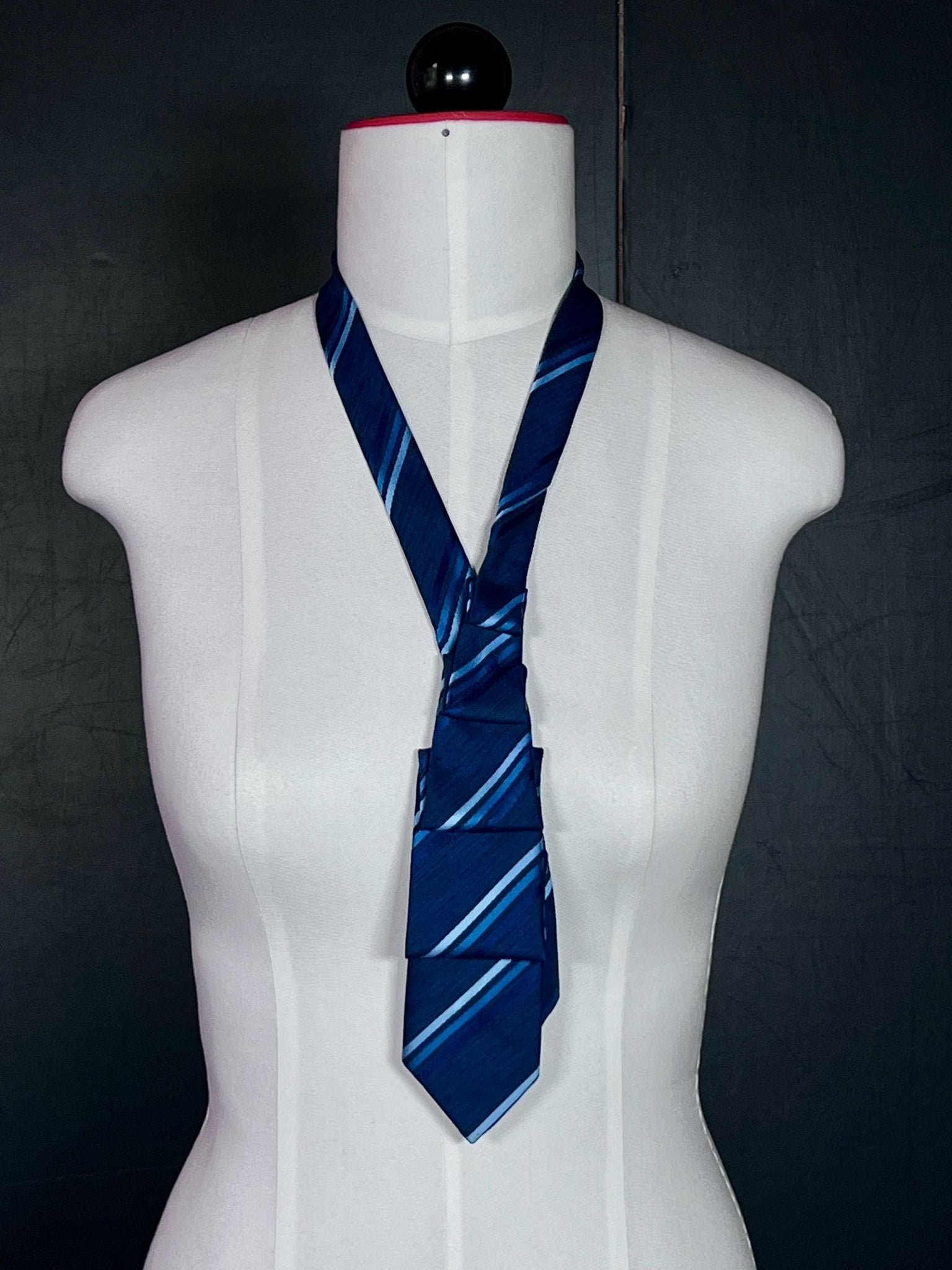 Schlipscollier Blue Stripes - klassisch & anders - nachhaltige Mode und Accessoires von Beverly - Berlin