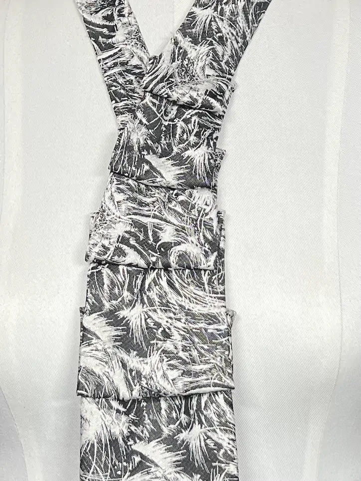 Schlipscollier „Feather Noir“ – Struktur. Bewegung. Eleganz Schlipscollier - nachhaltige Mode und Accessoires von Beverly - Berlin