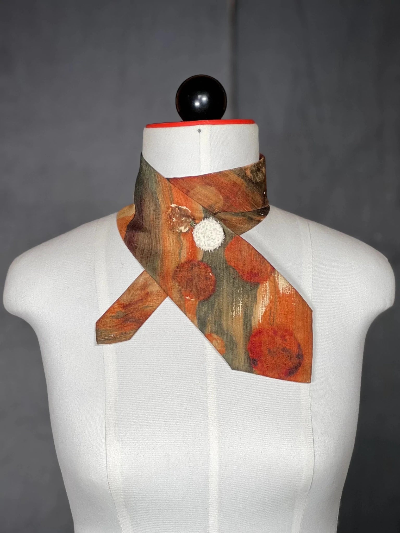 Schlipsschal „Autumn Brushstroke“ – Handgemalte Attitüde. - nachhaltige Mode und Accessoires von Beverly - Berlin