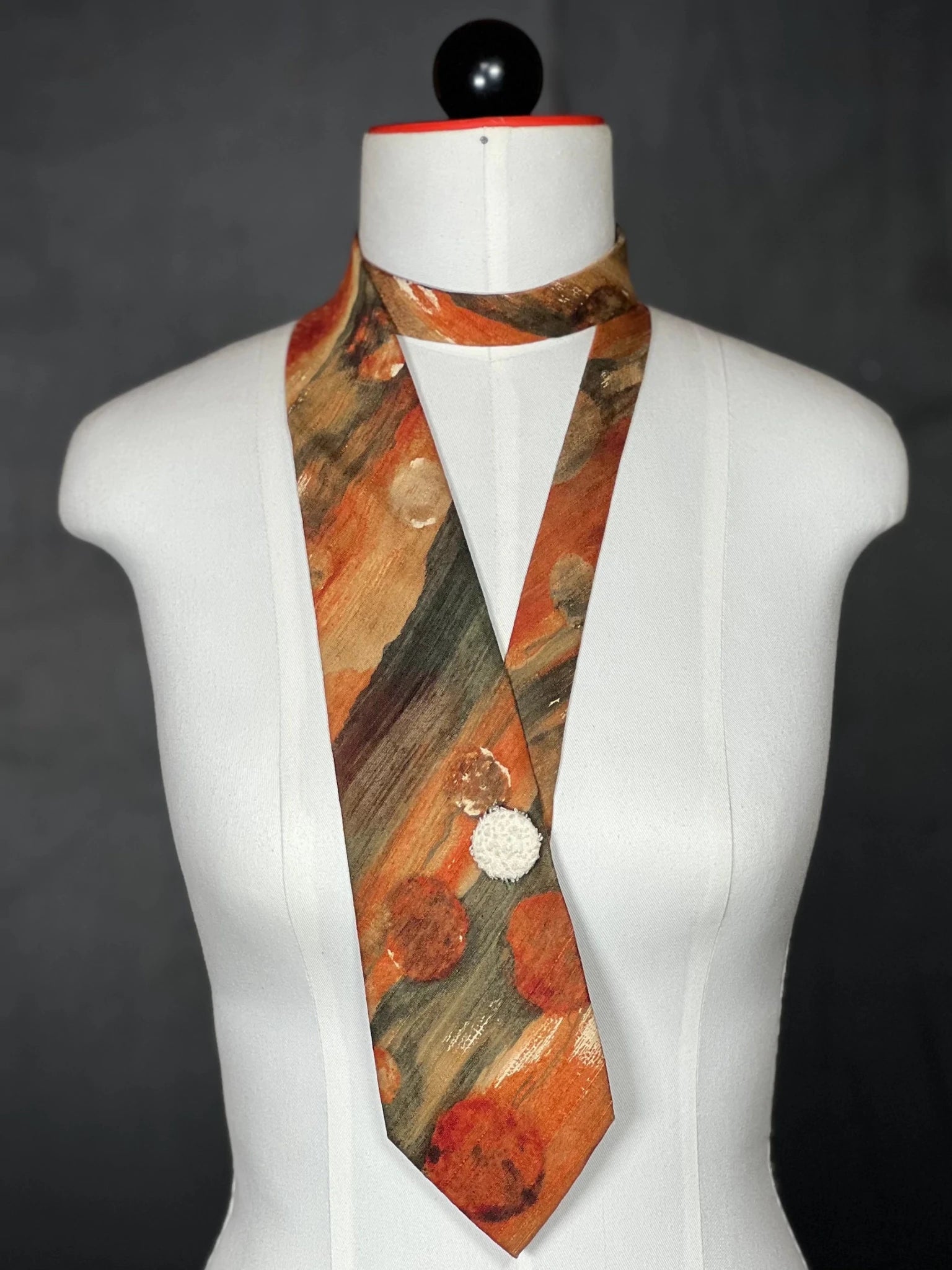 Schlipsschal „Autumn Brushstroke“ – Handgemalte Attitüde. - nachhaltige Mode und Accessoires von Beverly - Berlin