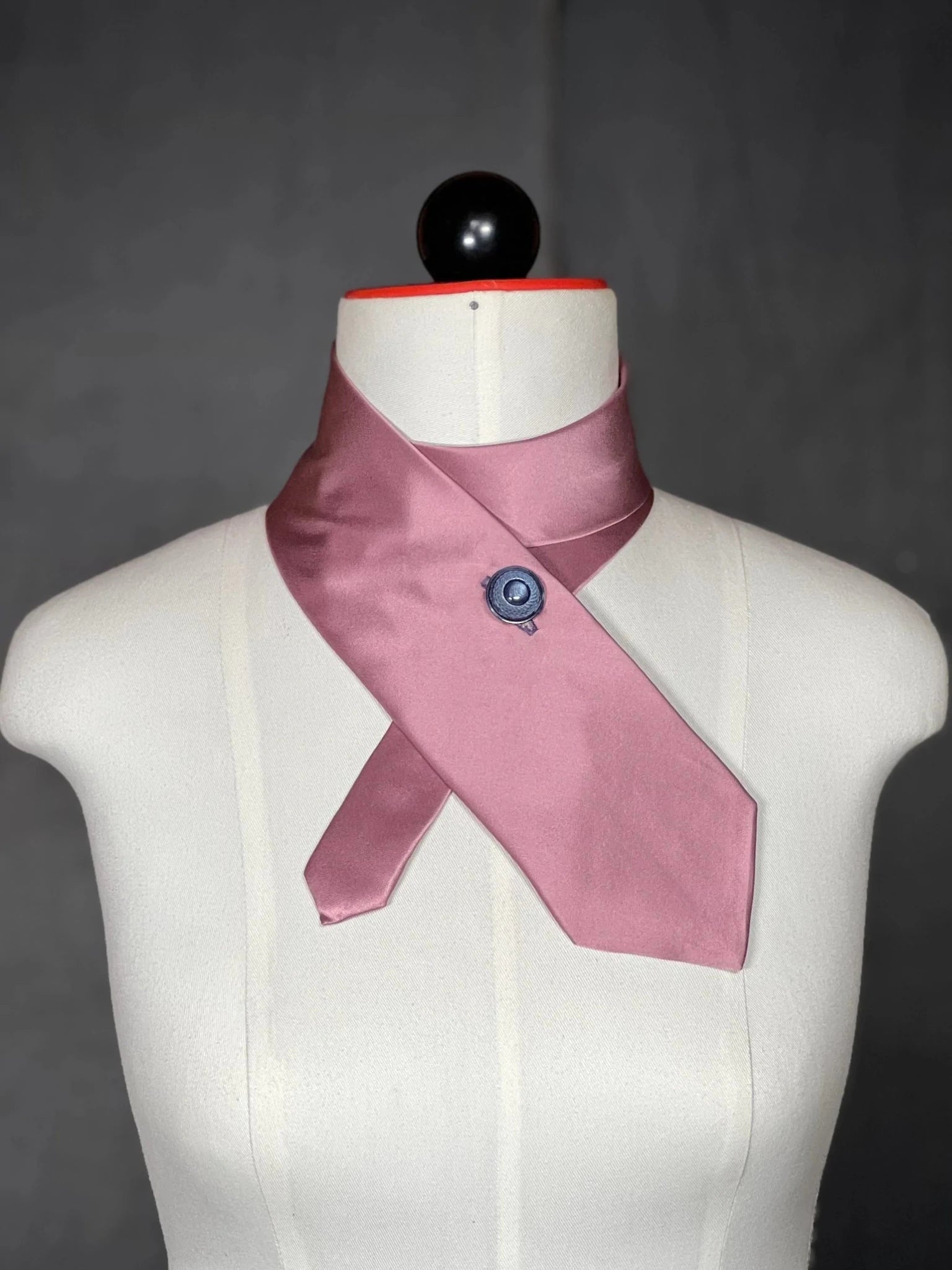 Schlipsschal „Blush Silk“ – Zeitlose Eleganz aus Seide - nachhaltige Mode und Accessoires von Beverly - Berlin