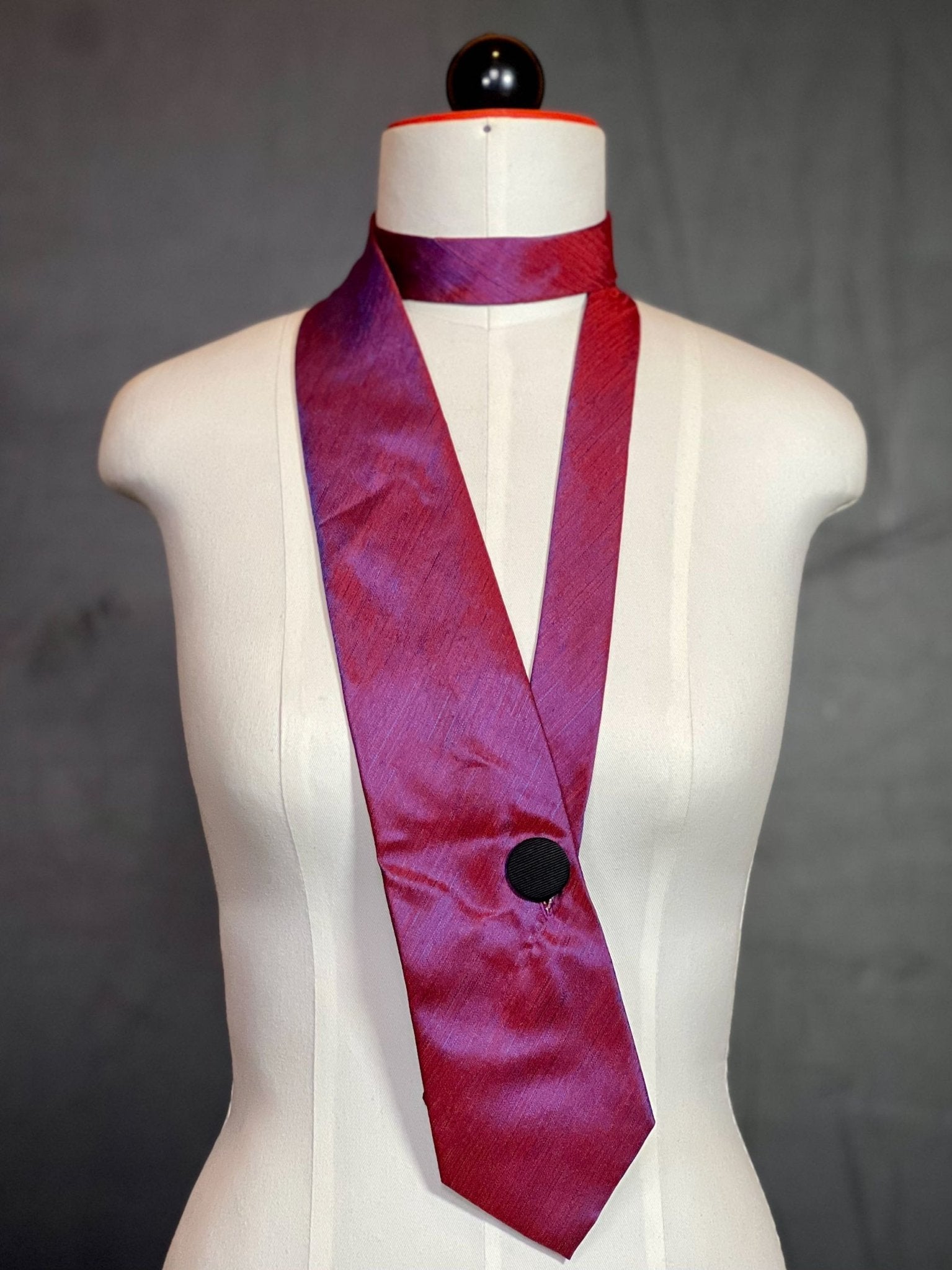 Schlipsschal Bordeaux Silk – schlicht, edel & modern - nachhaltige Mode und Accessoires von Beverly - Berlin